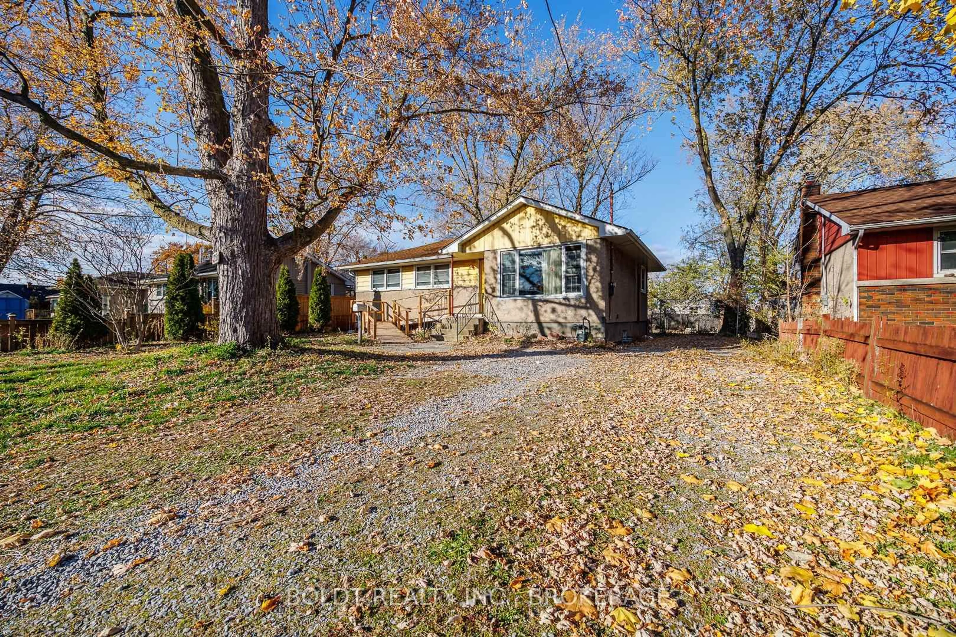 A pic from outside/outdoor area/front of a property/back of a property/a pic from drone, street for 35 Burness Dr, St. Catharines Ontario L2P 1J4