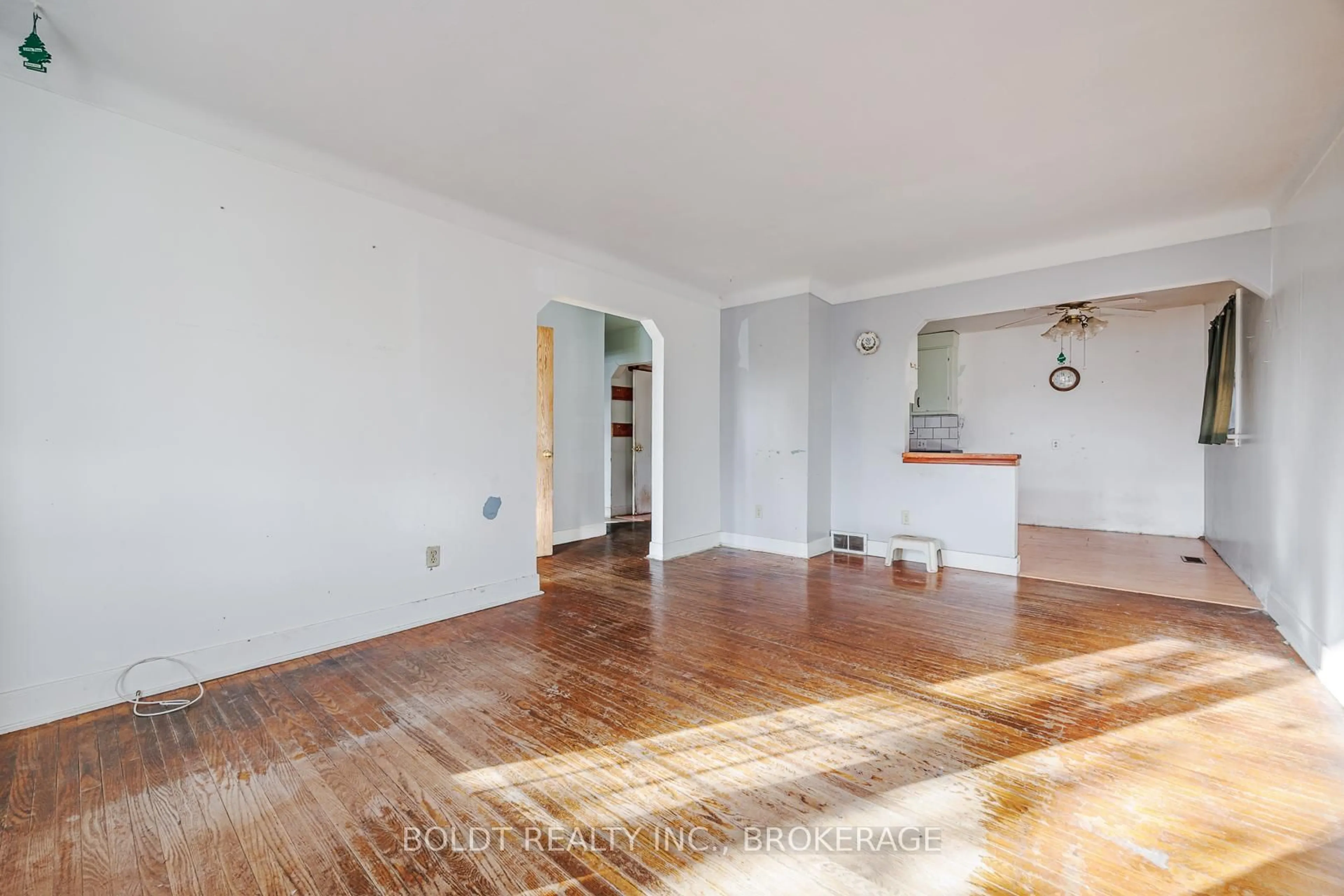 A pic of a room for 35 Burness Dr, St. Catharines Ontario L2P 1J4