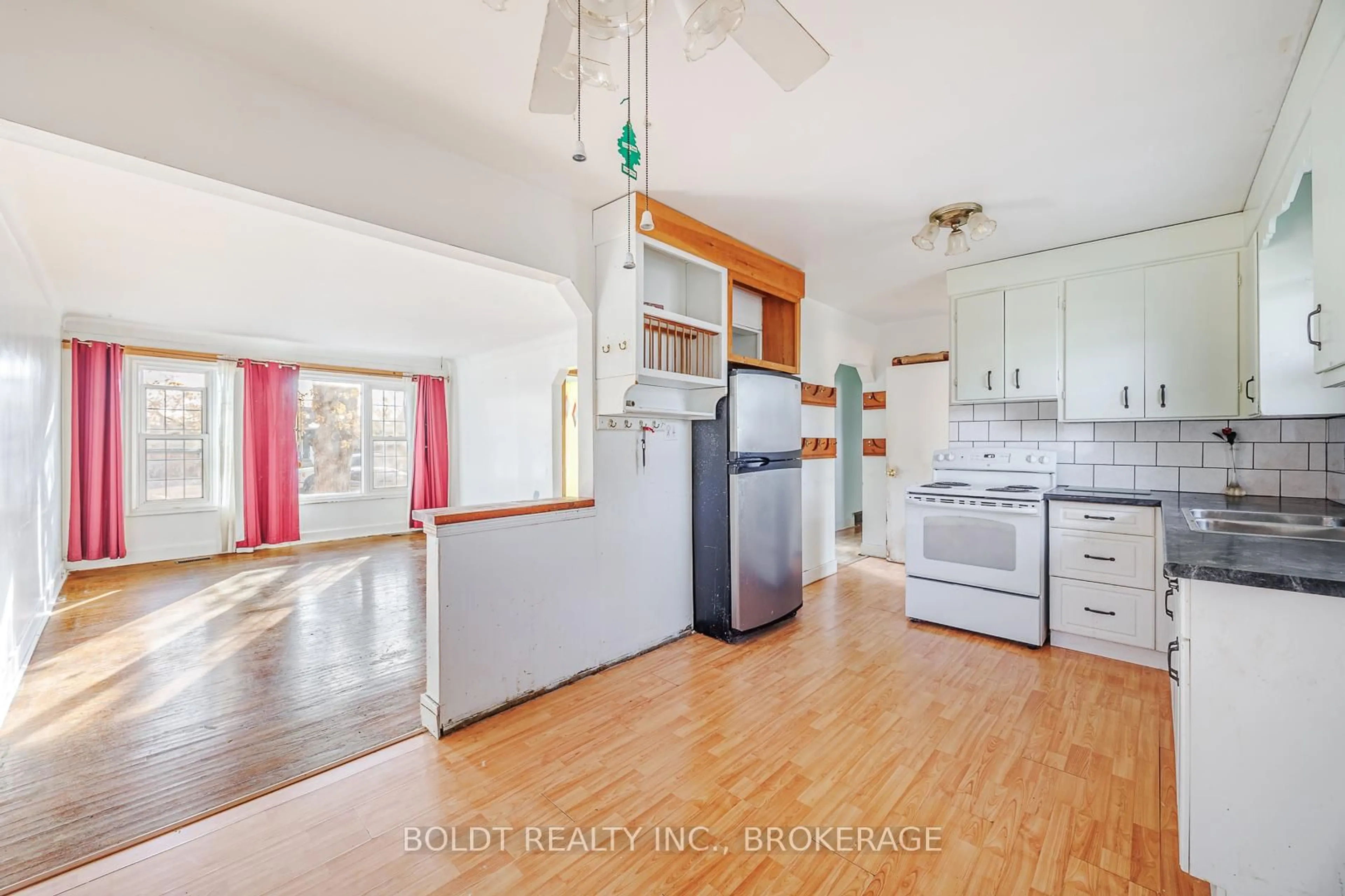 Unknown for 35 Burness Dr, St. Catharines Ontario L2P 1J4