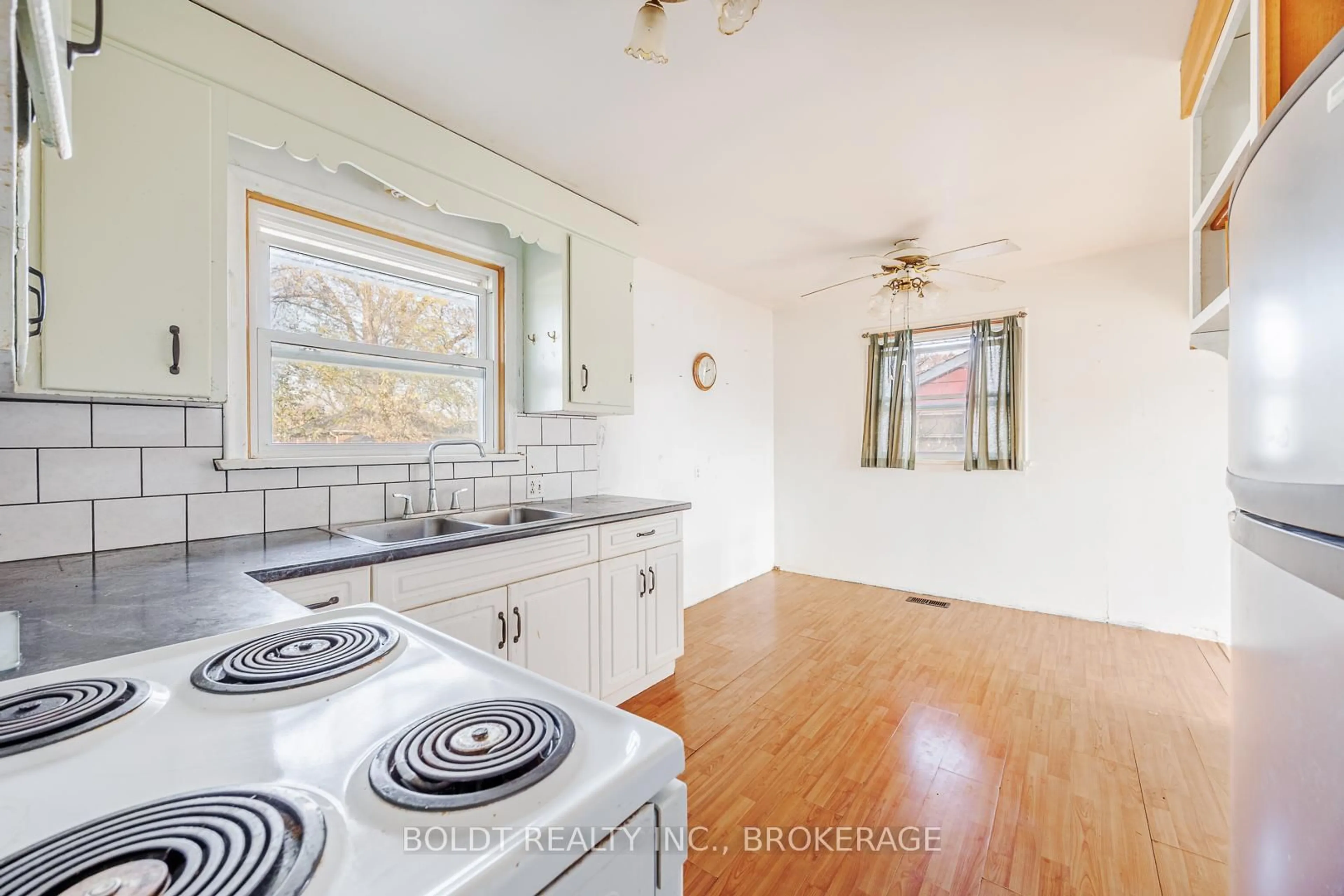 Open concept kitchen, unknown for 35 Burness Dr, St. Catharines Ontario L2P 1J4