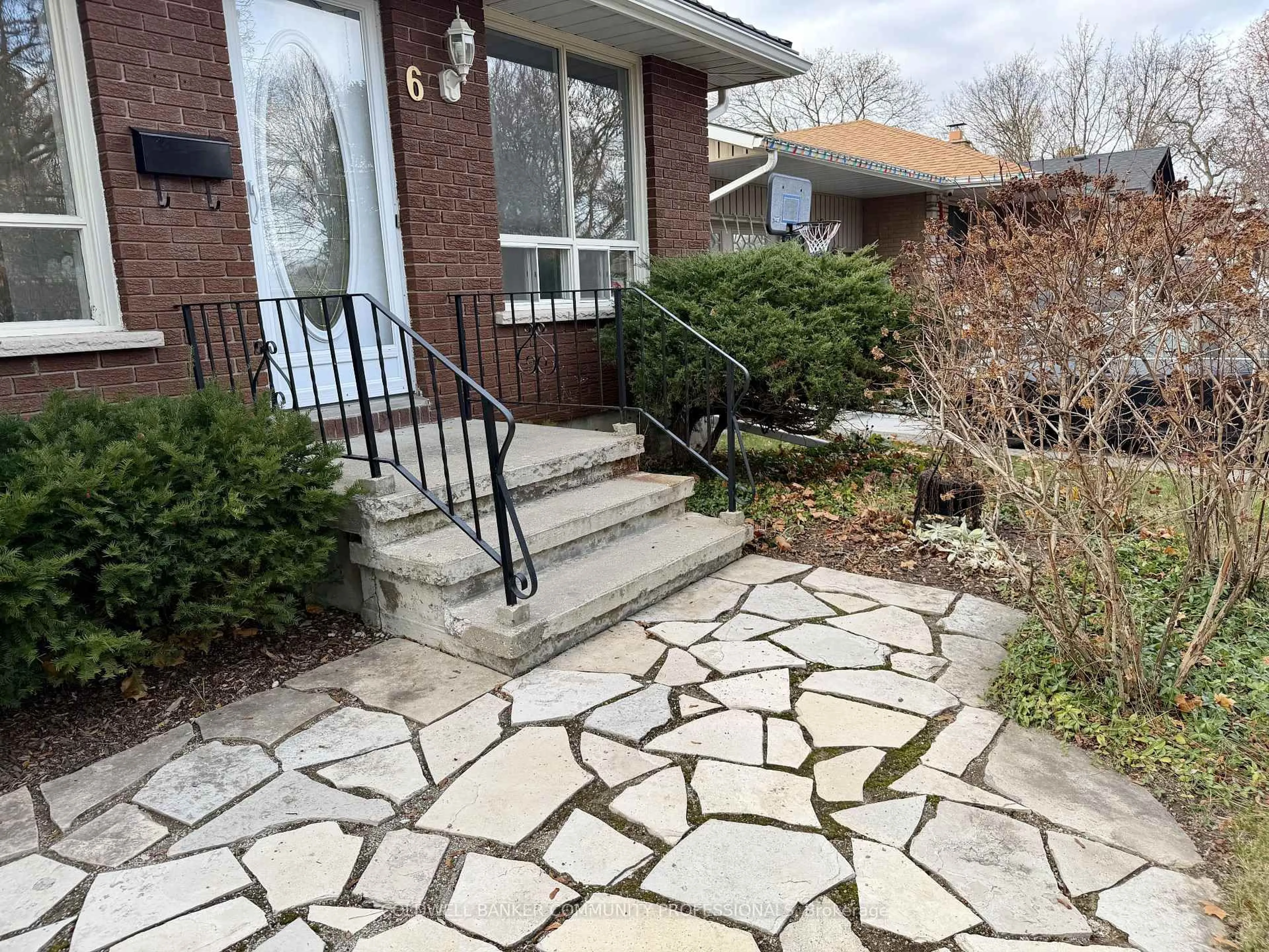 Patio, street for 6 Burdock Blvd, Brantford Ontario N3R 6B6