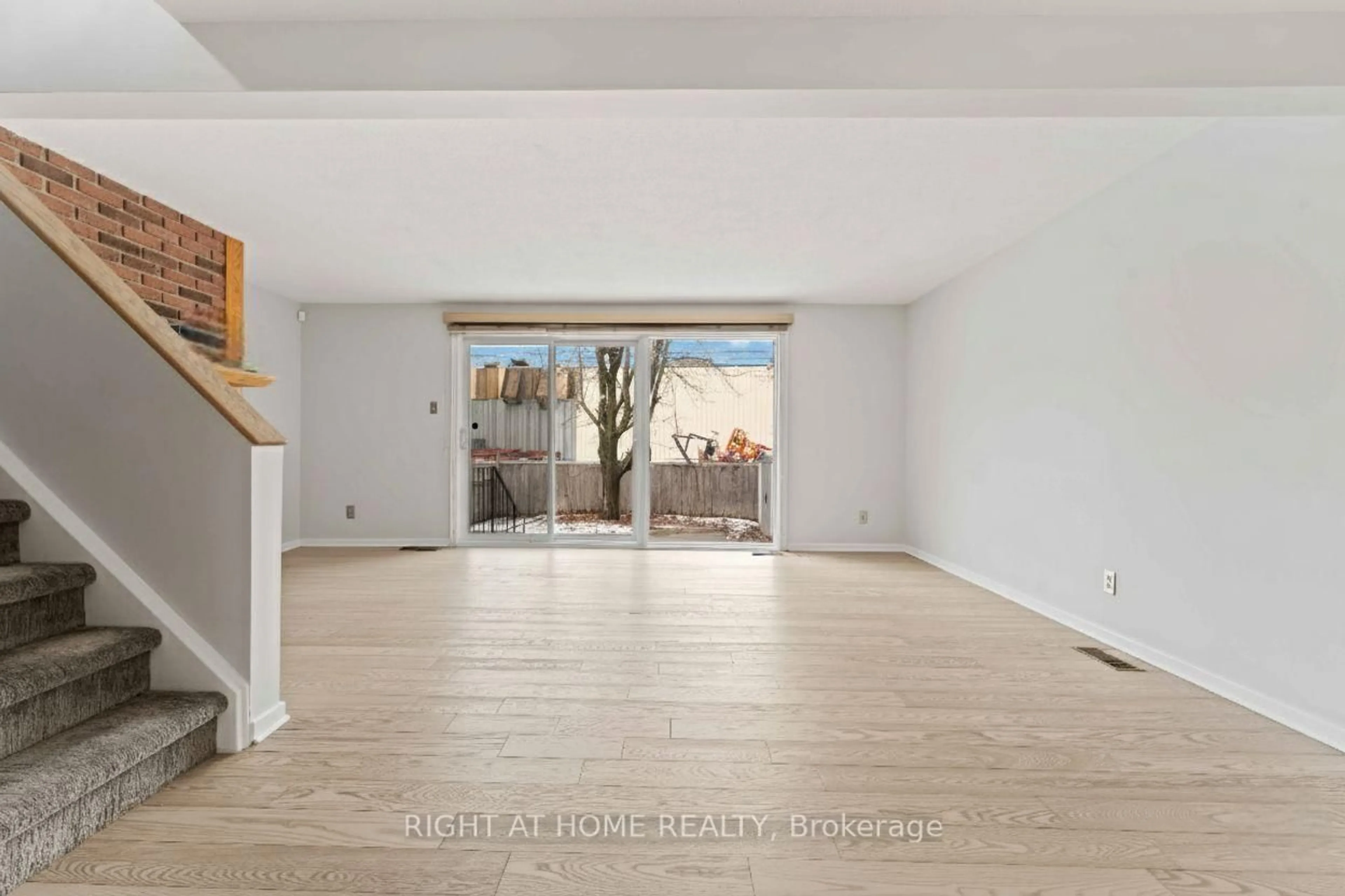 A pic of a room for 21 Ventnor Way, Ottawa Ontario K2J 1M2