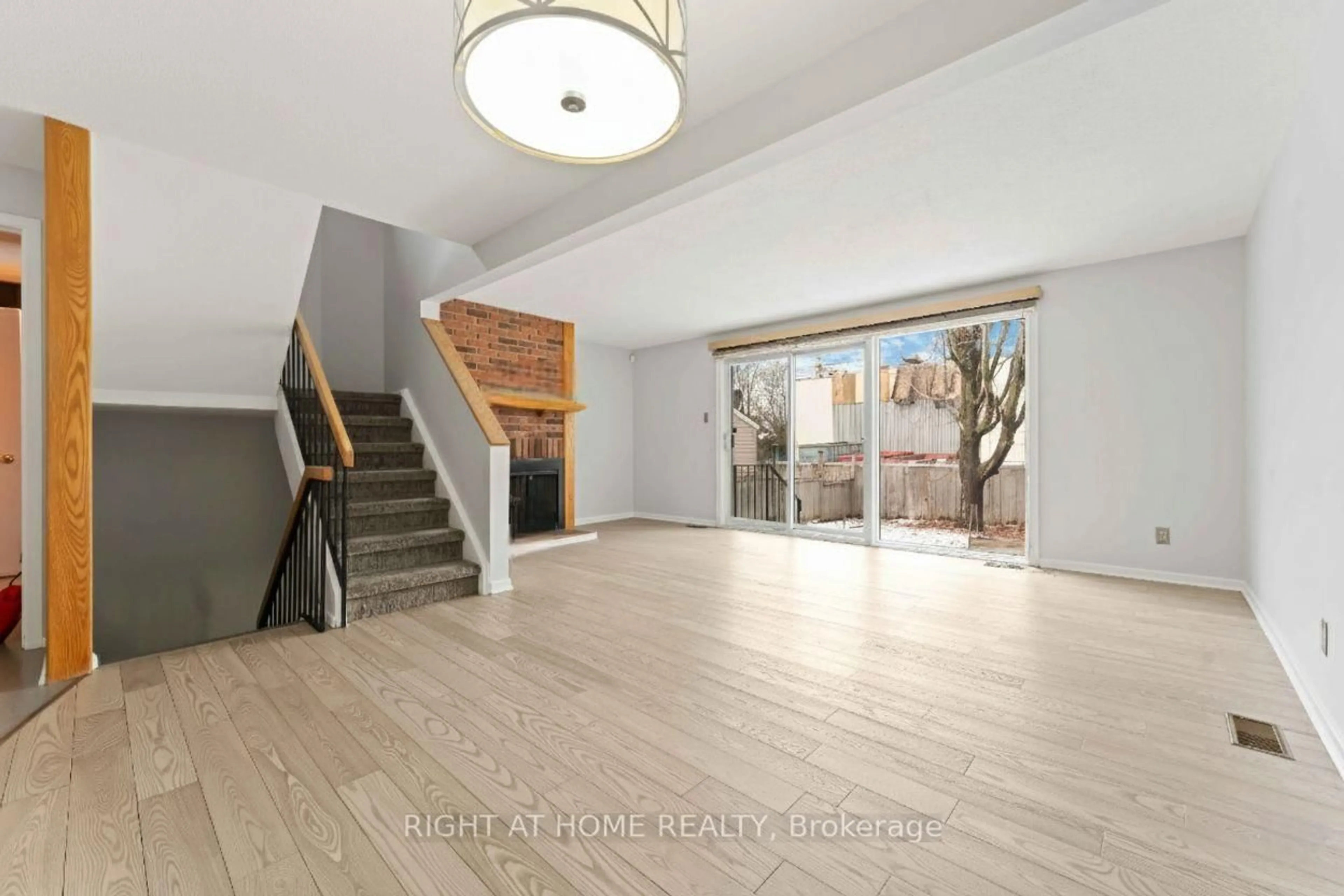 Unknown for 21 Ventnor Way, Ottawa Ontario K2J 1M2