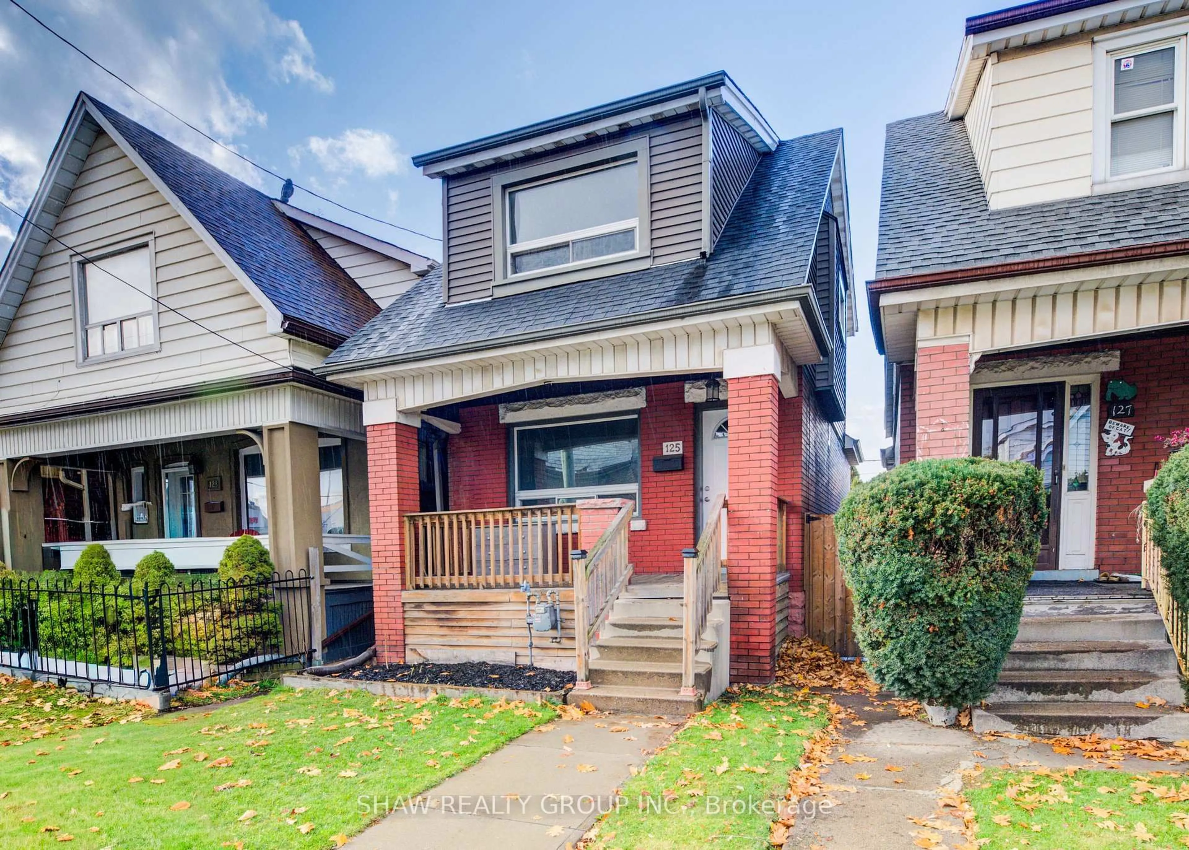 Home with brick exterior material, street for 125 Melrose Ave, Hamilton Ontario L8L 6X5