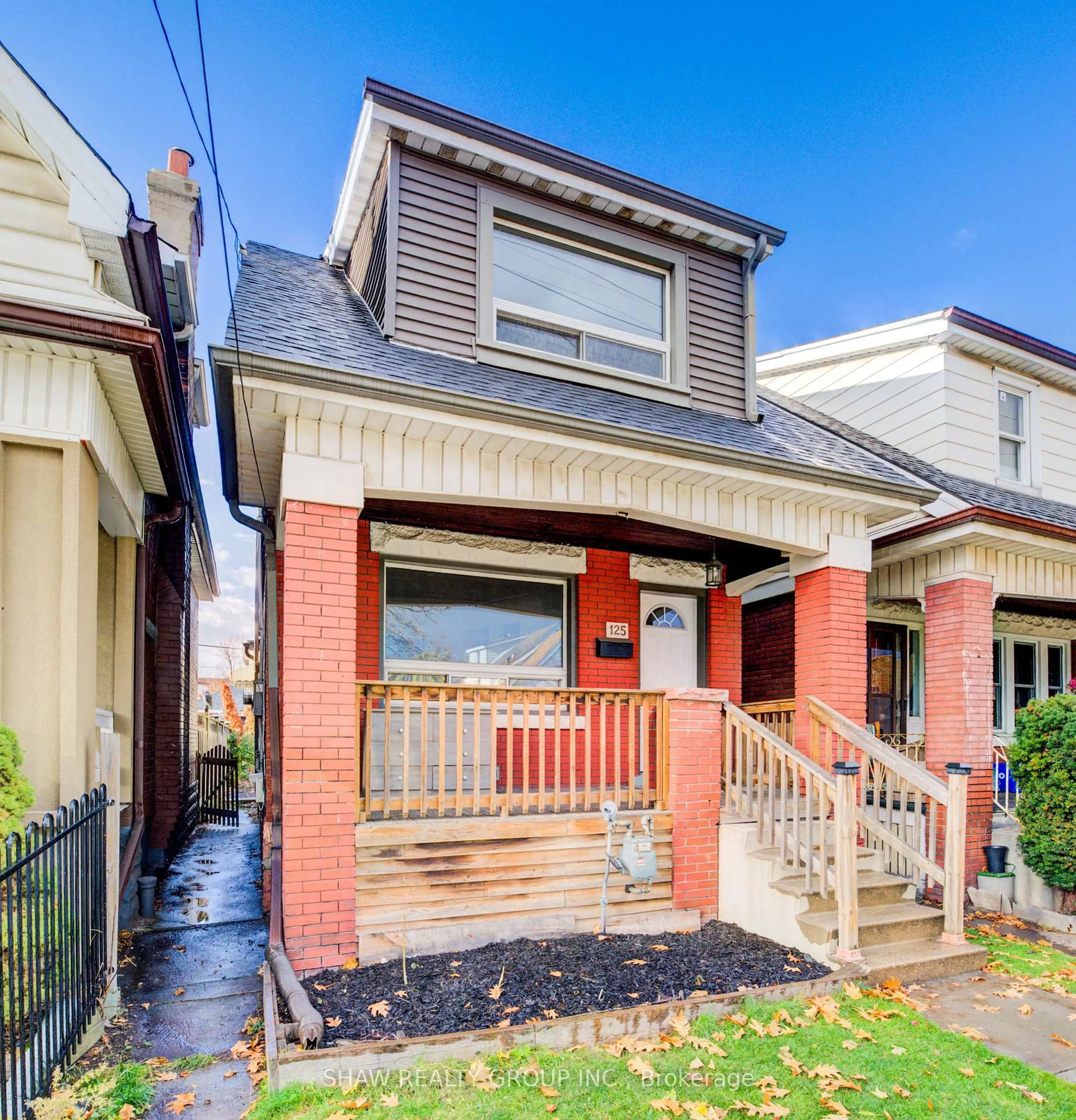 Home with brick exterior material, street for 125 Melrose Ave, Hamilton Ontario L8L 6X5