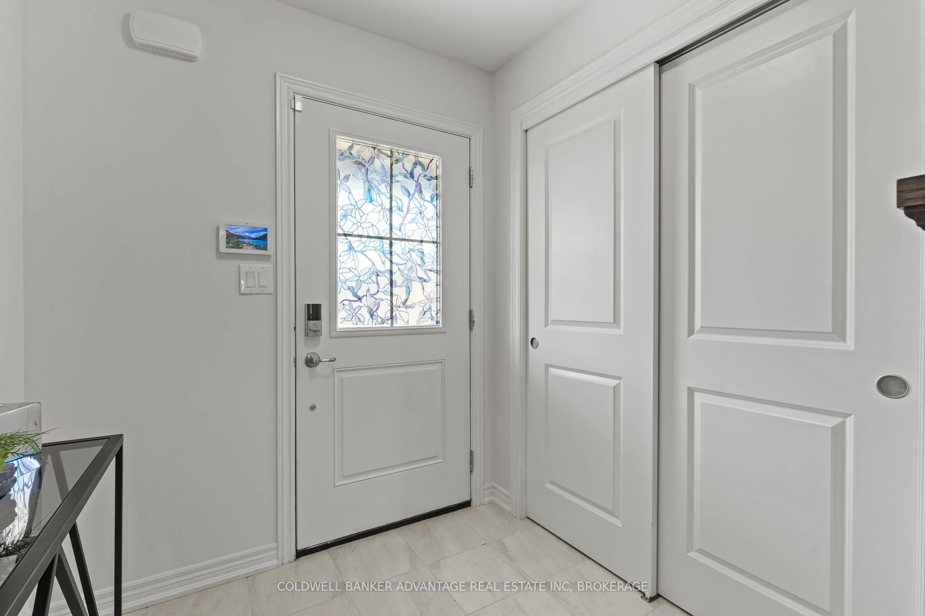 Indoor entryway for 222 Heron St, Welland Ontario L3C 0G7