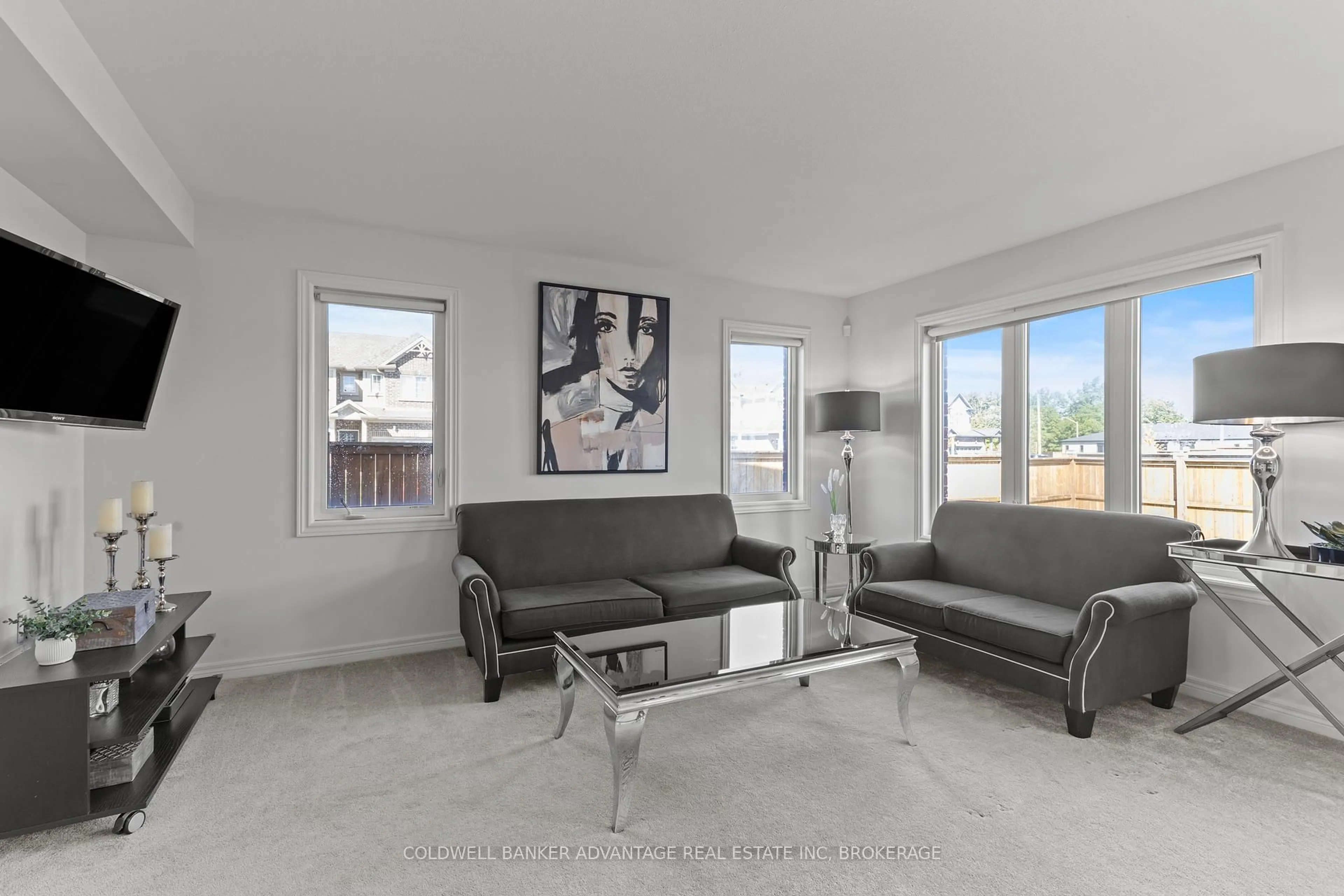 Living room with furniture, unknown for 222 Heron St, Welland Ontario L3C 0G7