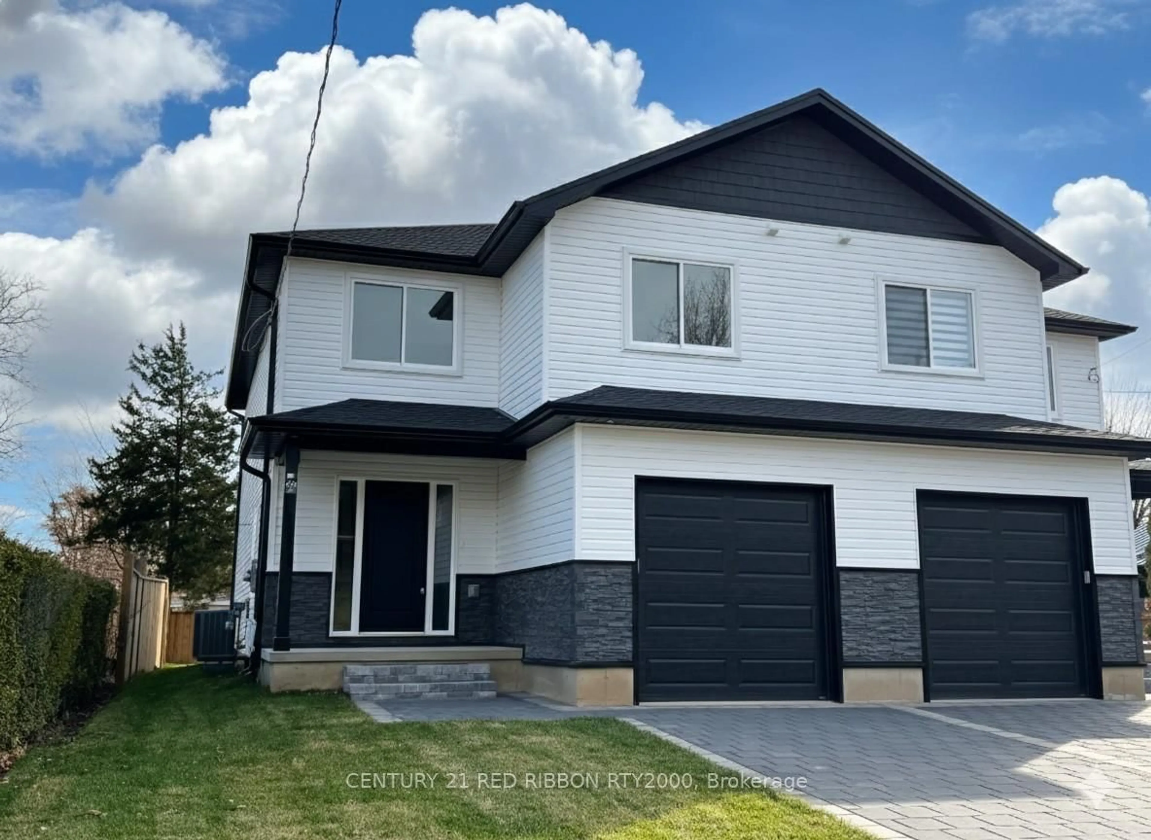 Home with vinyl exterior material, street for 122 Burns St, Strathroy-Caradoc Ontario N7G 1E8