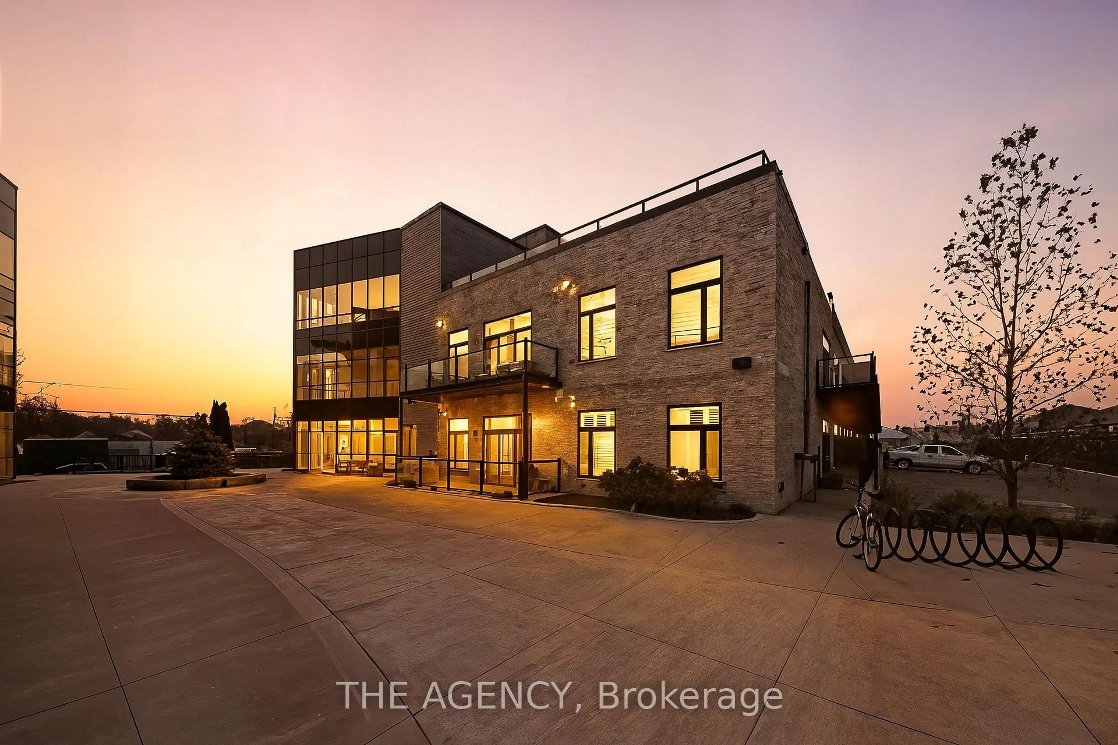 A pic from outside/outdoor area/front of a property/back of a property/a pic from drone, building for 85 Morrell St #102A, Brantford Ontario N3T 4J6