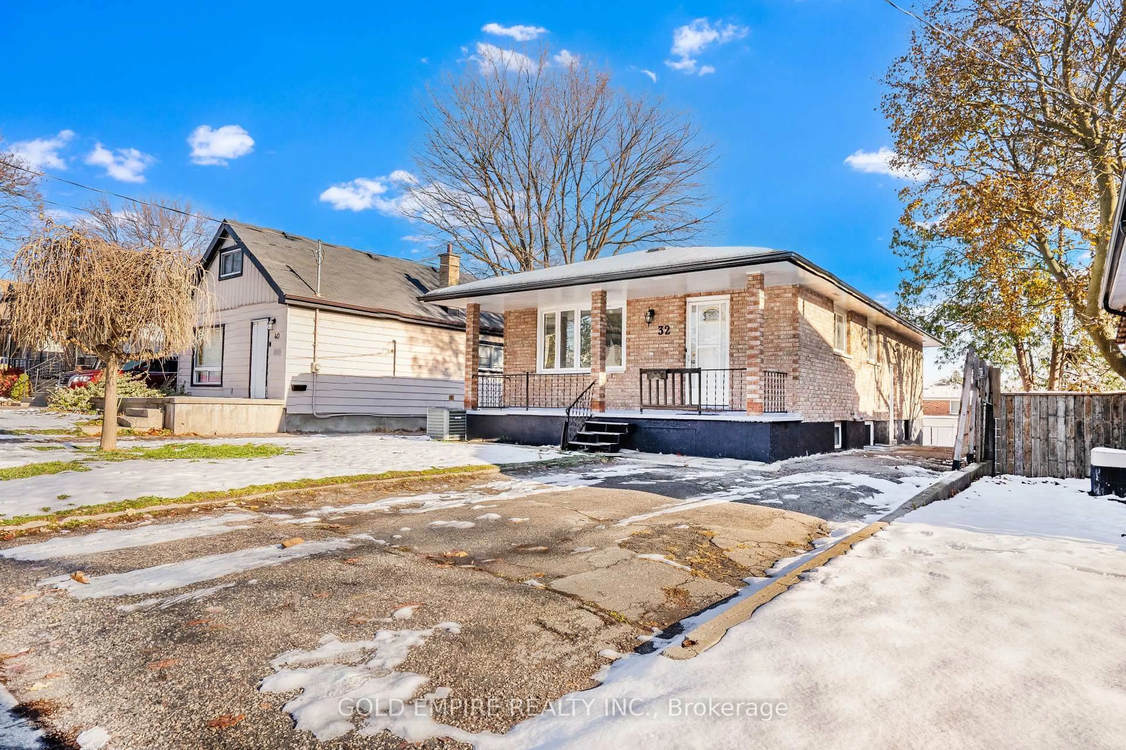 Unknown for 32 Empire St, London East Ontario N5Y 1G7