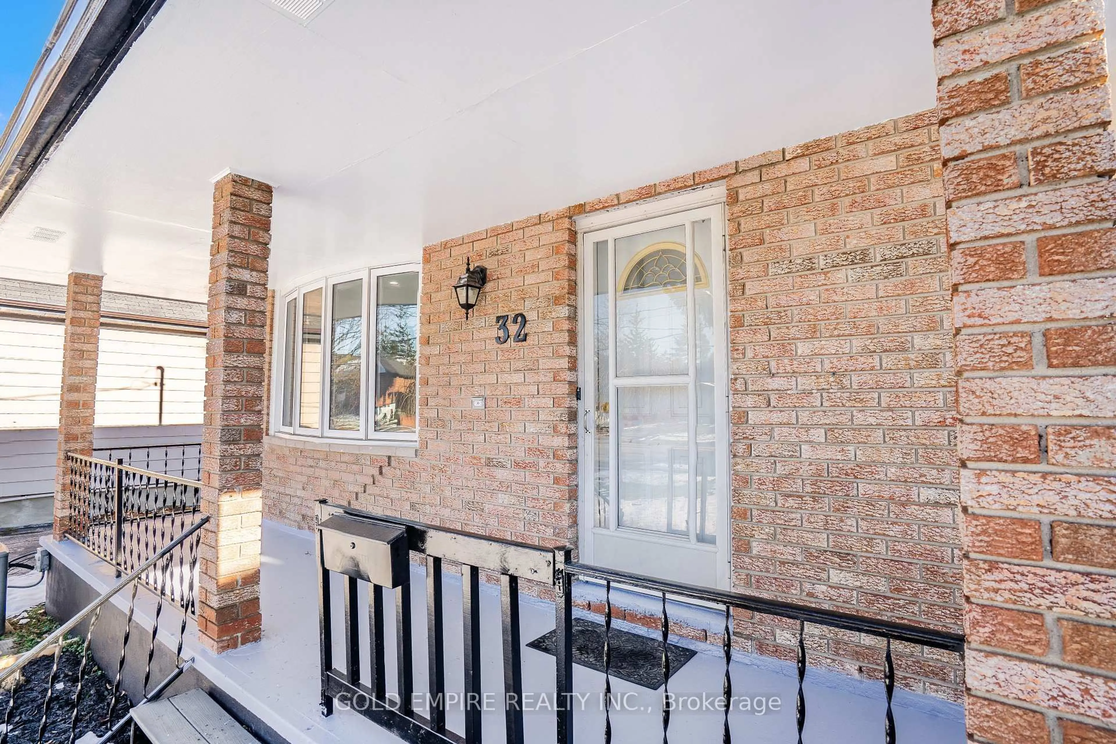 Unknown for 32 Empire St, London East Ontario N5Y 1G7