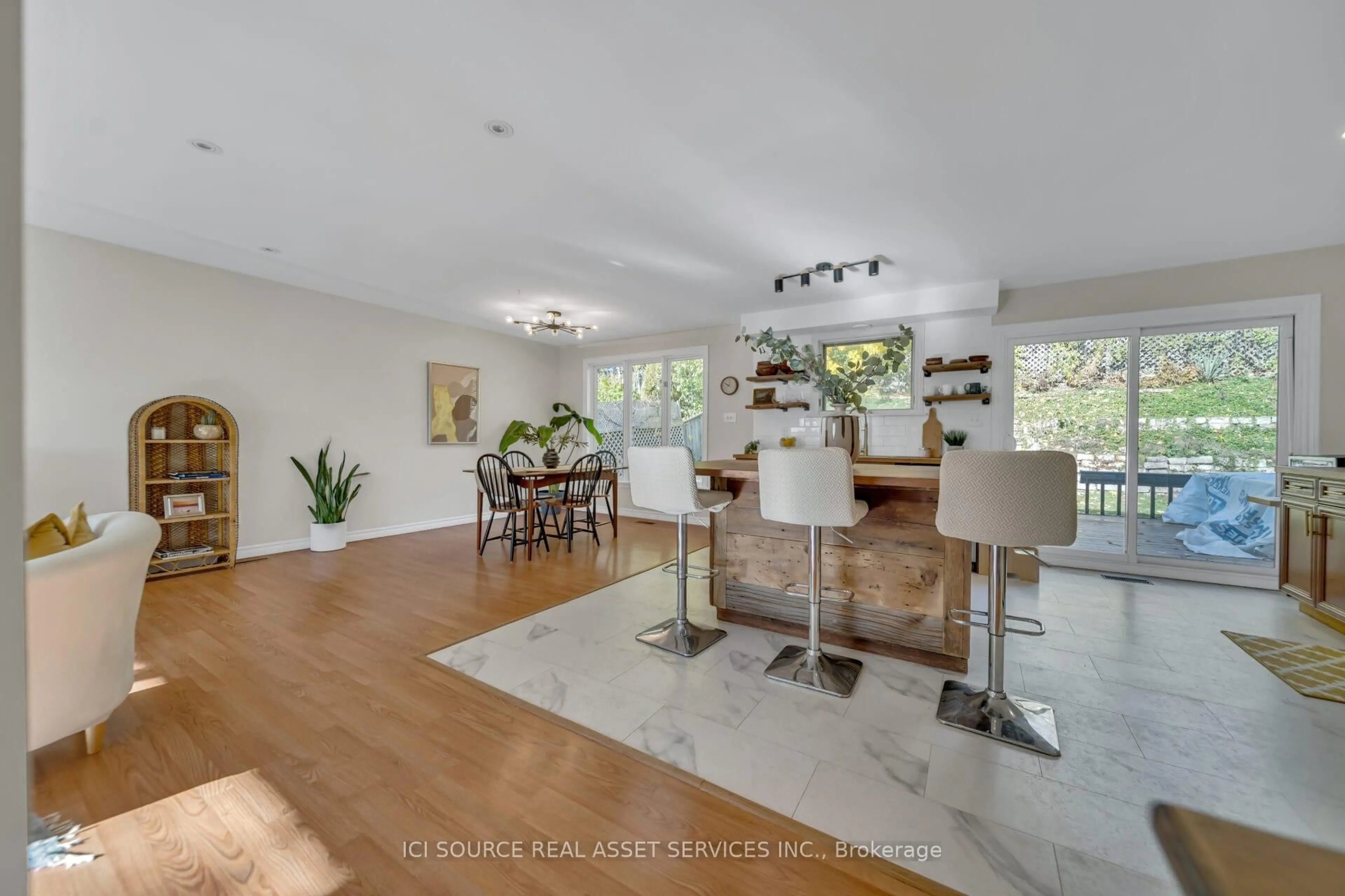 Dining room, unknown for 21 Woodridge Dr, Guelph Ontario N1H 7E3