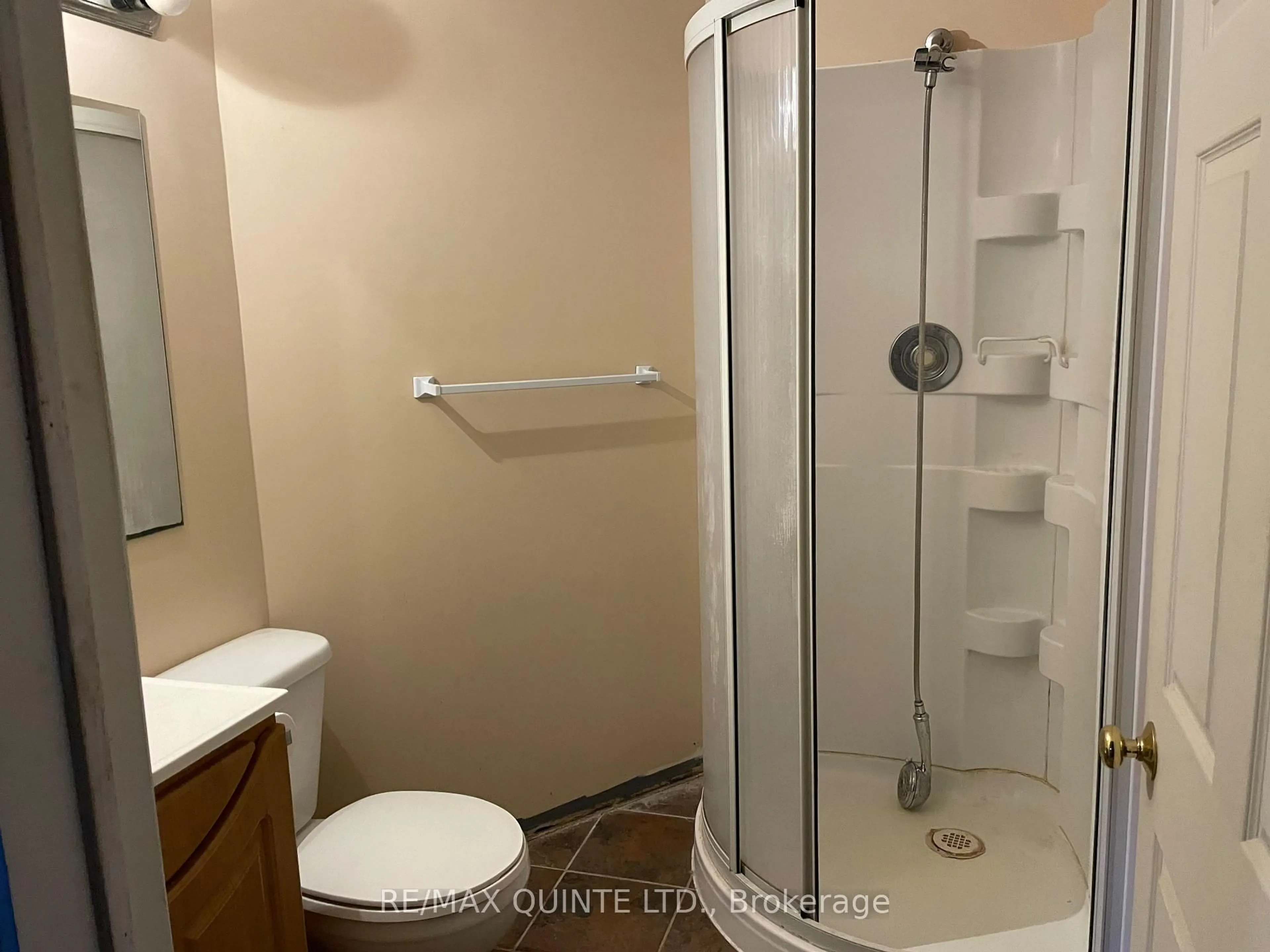 Standard bathroom, unknown for 598 Frederick St, Selwyn Ontario K0L 1T0