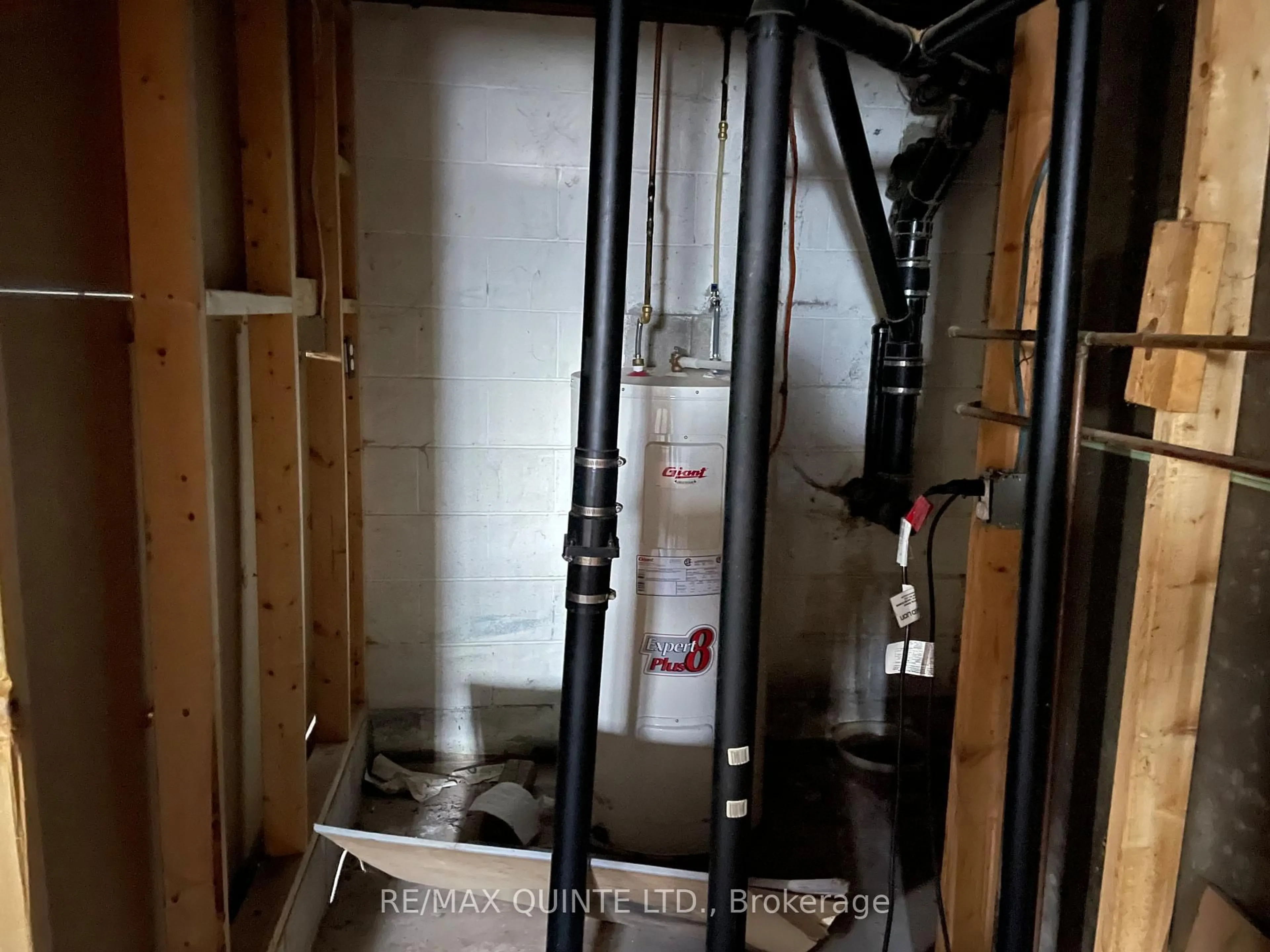 A pic of a room for 598 Frederick St, Selwyn Ontario K0L 1T0