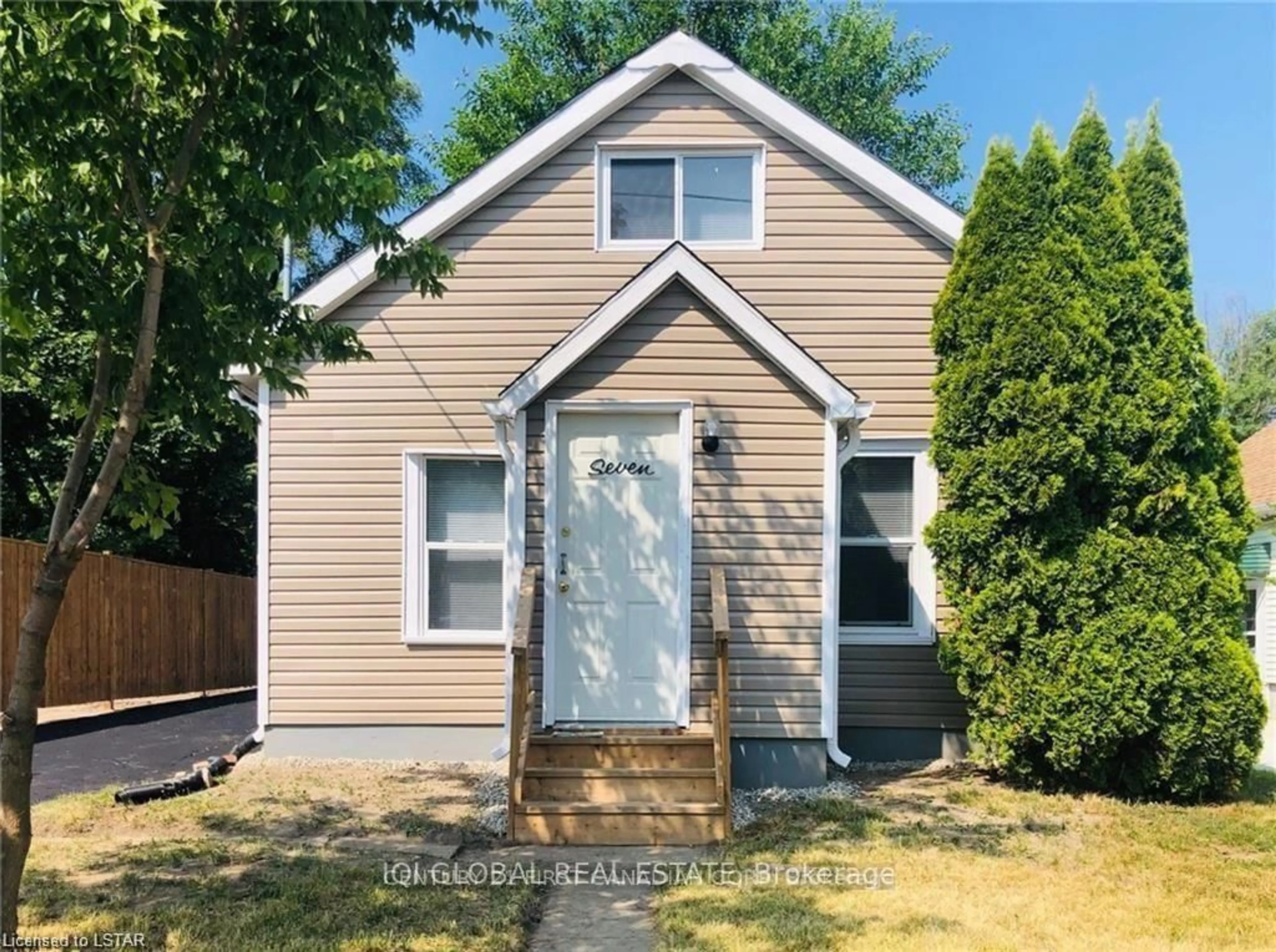 Home with vinyl exterior material, street for 7 Lyman St, London East Ontario N5Y 1M5