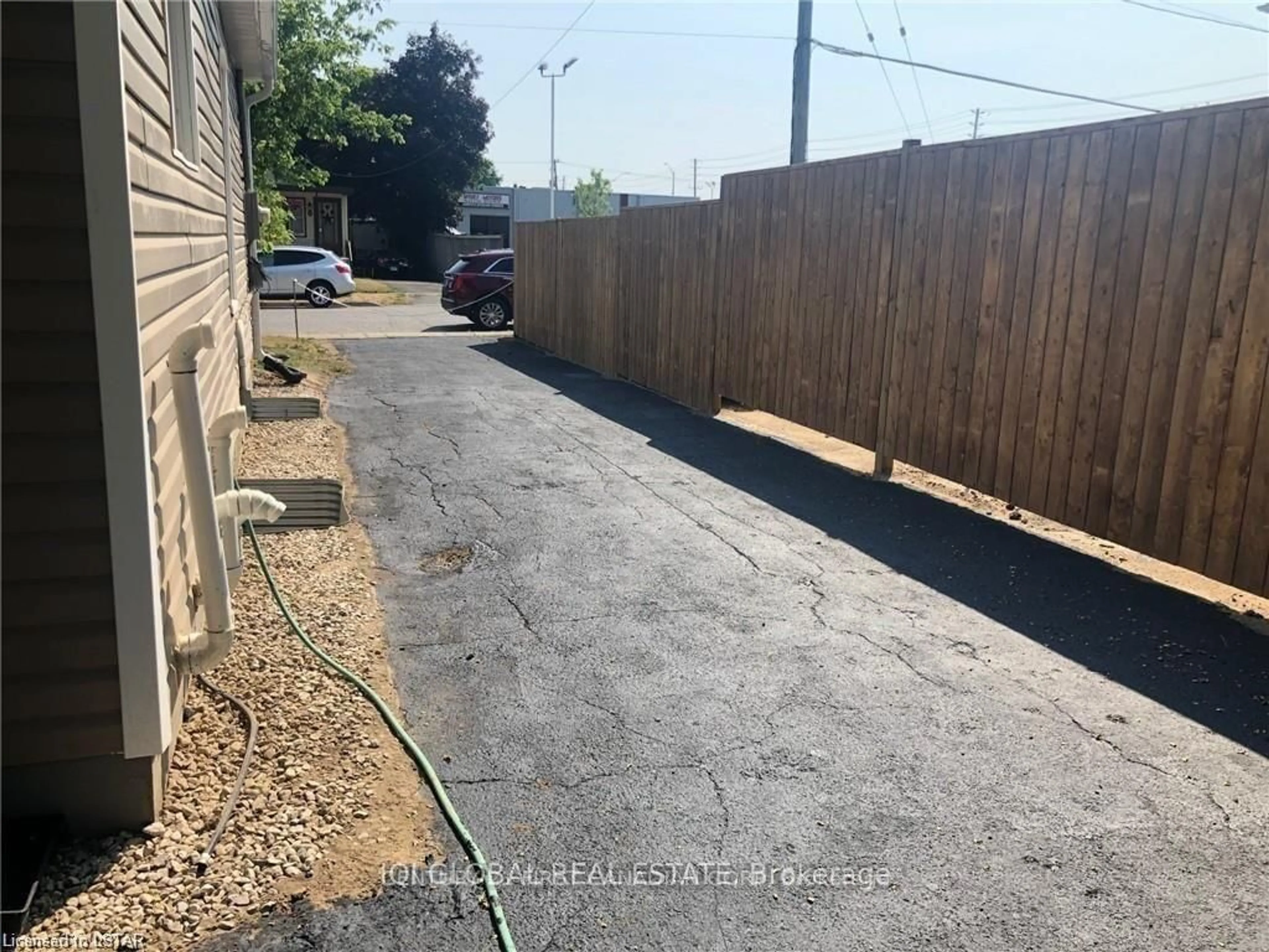 A pic from outside/outdoor area/front of a property/back of a property/a pic from drone, street for 7 Lyman St, London East Ontario N5Y 1M5