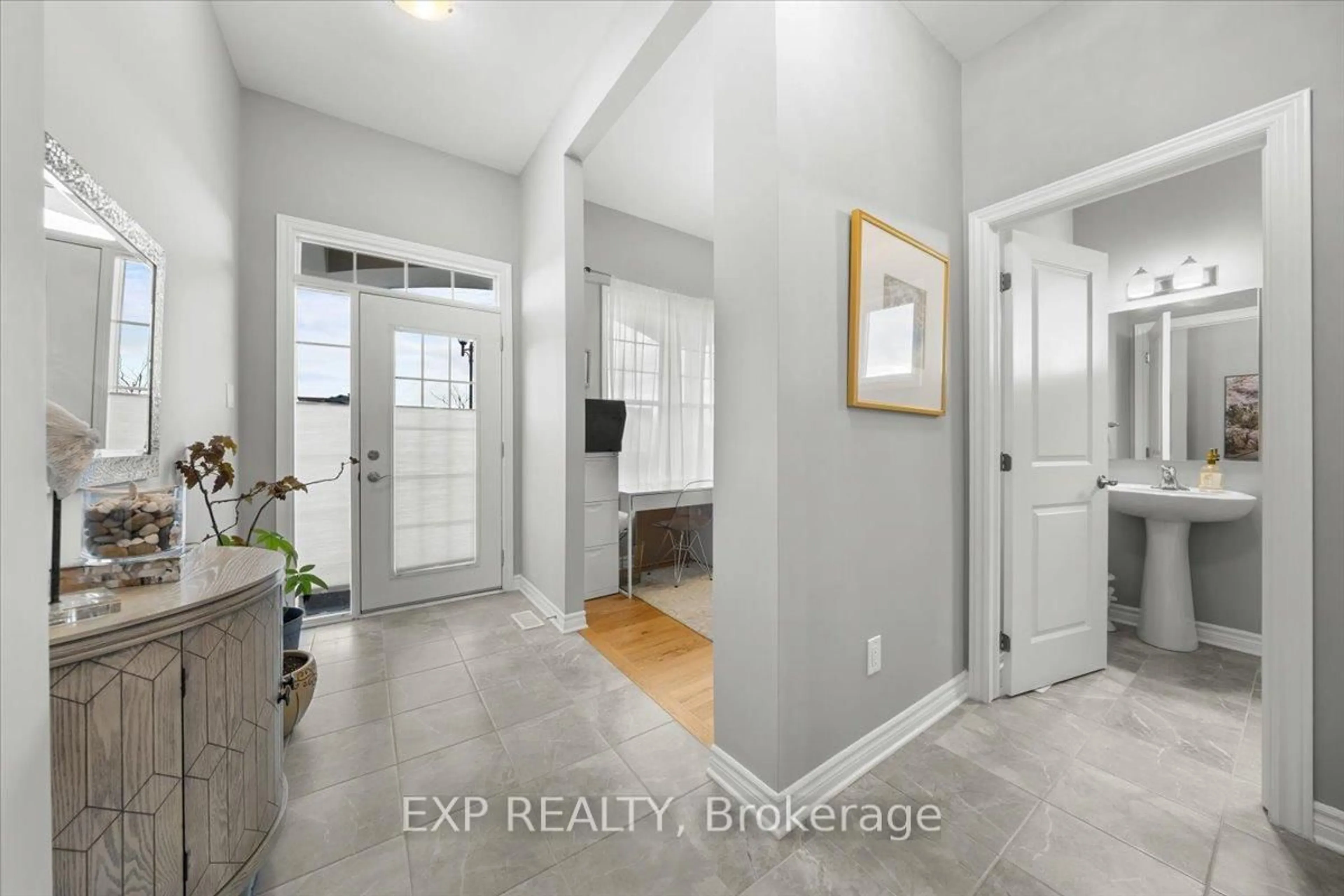 Indoor entryway for 676 Fisher St, North Grenville Ontario K0G 1J0