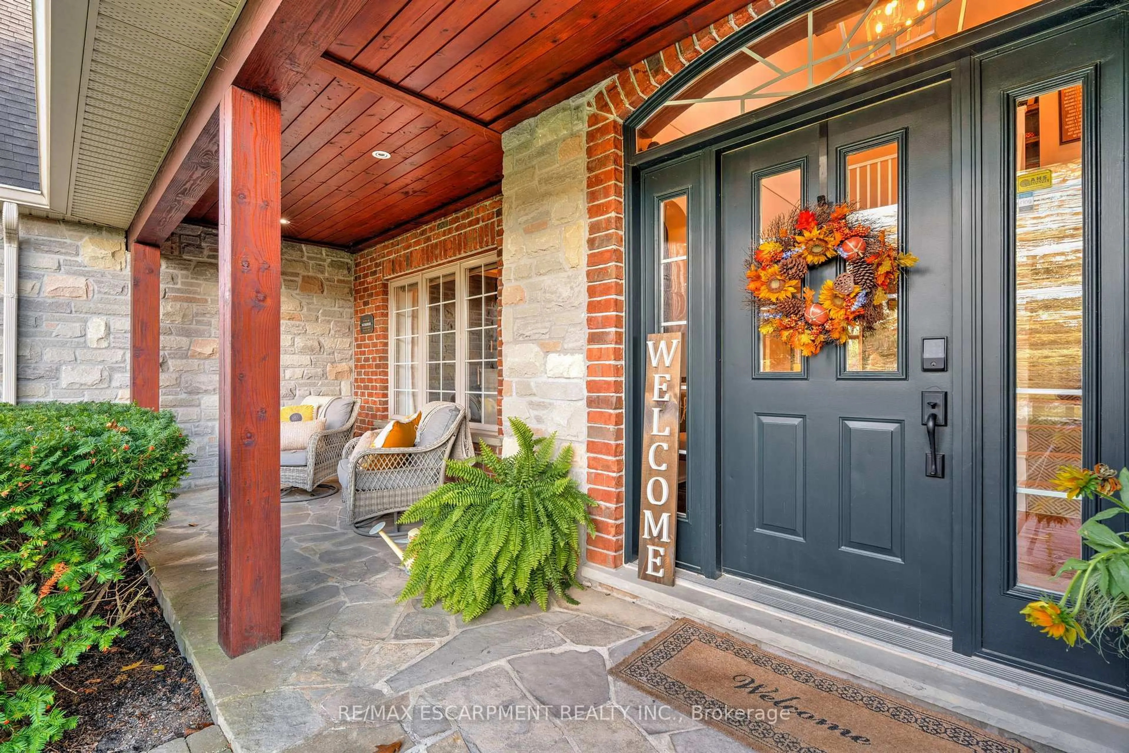 Indoor entryway for 37 Appaloosa Tr, Hamilton Ontario L0R 1H3