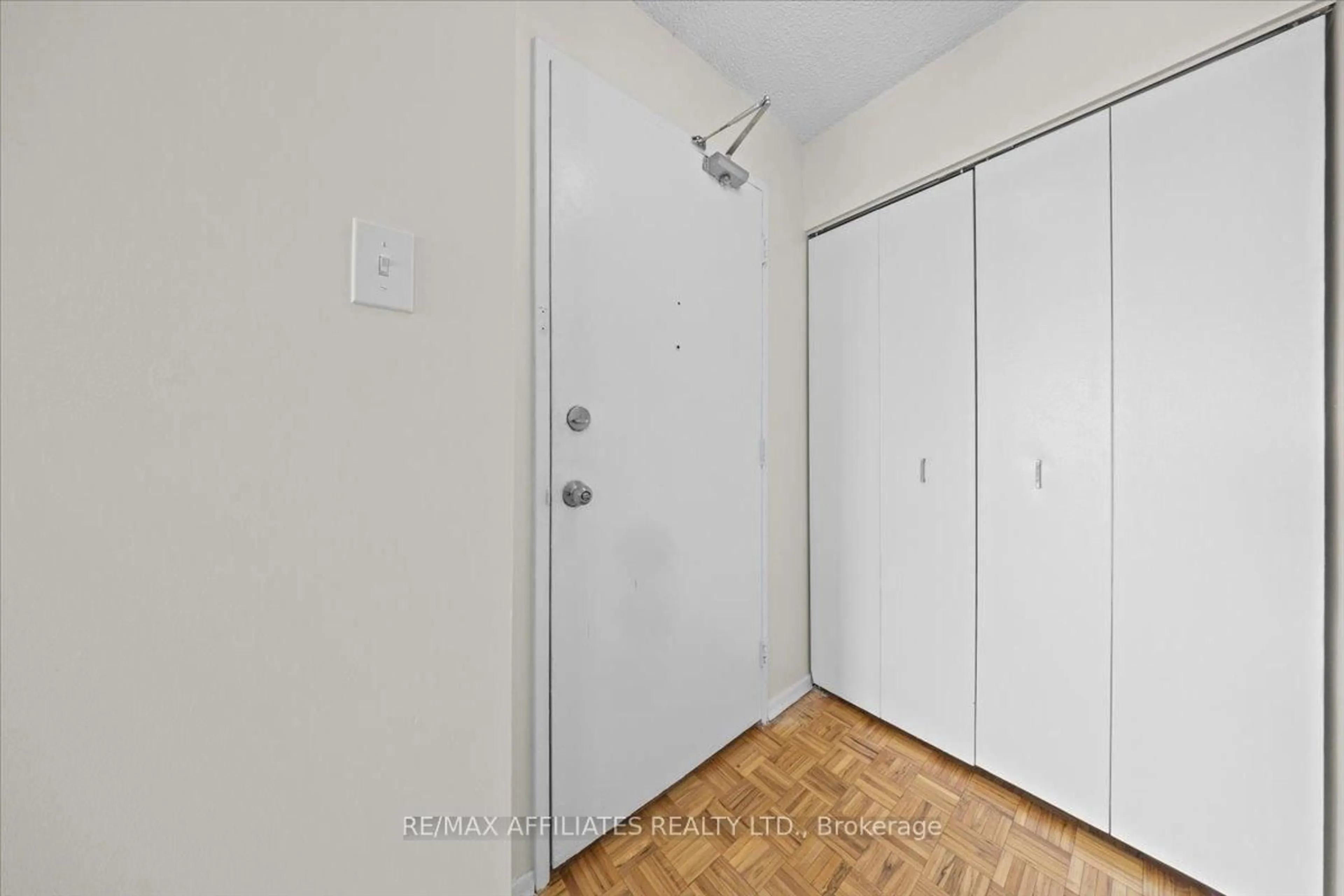 A pic of a room for 158B McArthur Ave #1507, Ottawa Ontario K1L 8C9