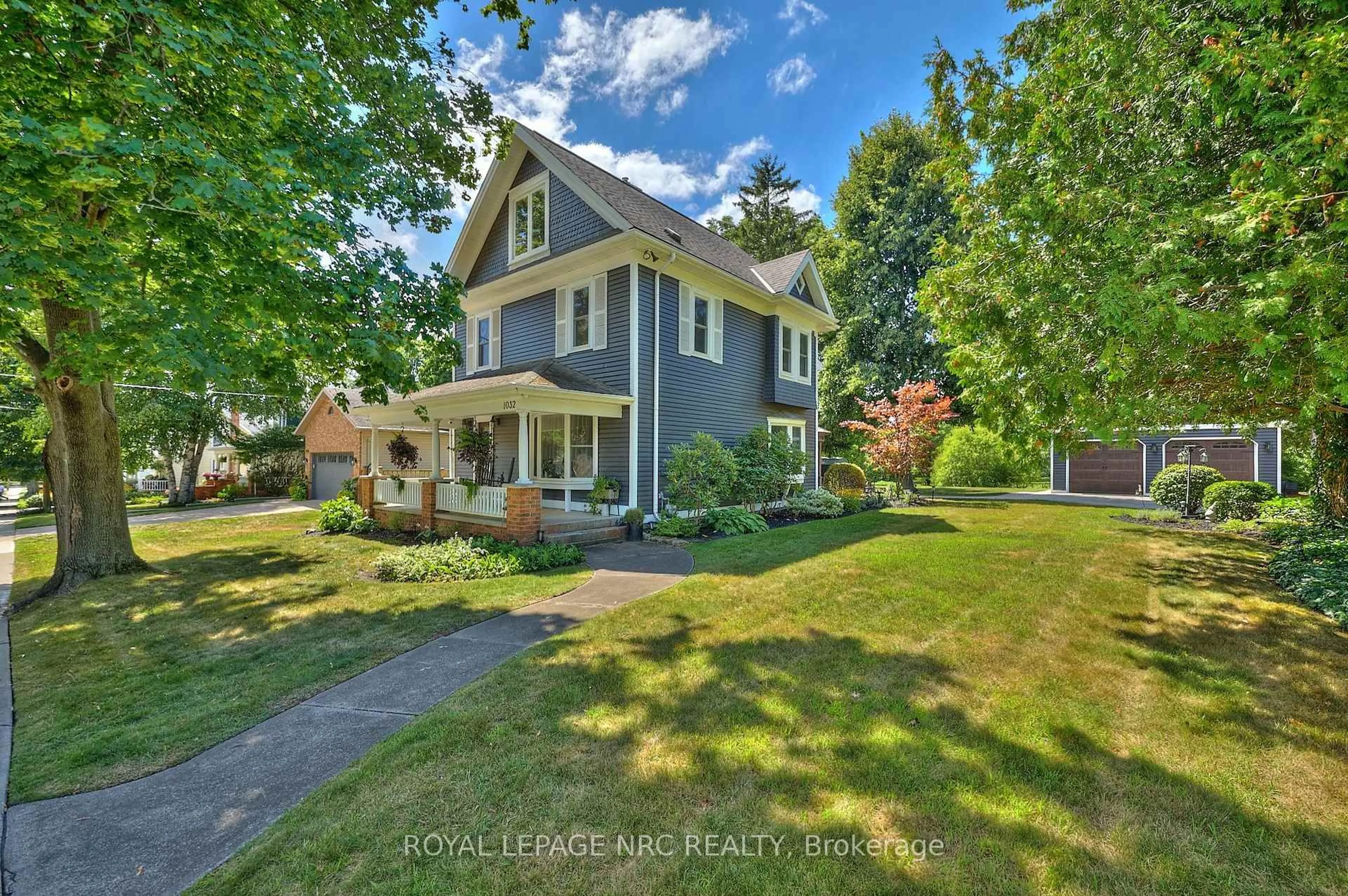 A pic from outside/outdoor area/front of a property/back of a property/a pic from drone, street for 1032 Church St, Pelham Ontario L0S 1C0