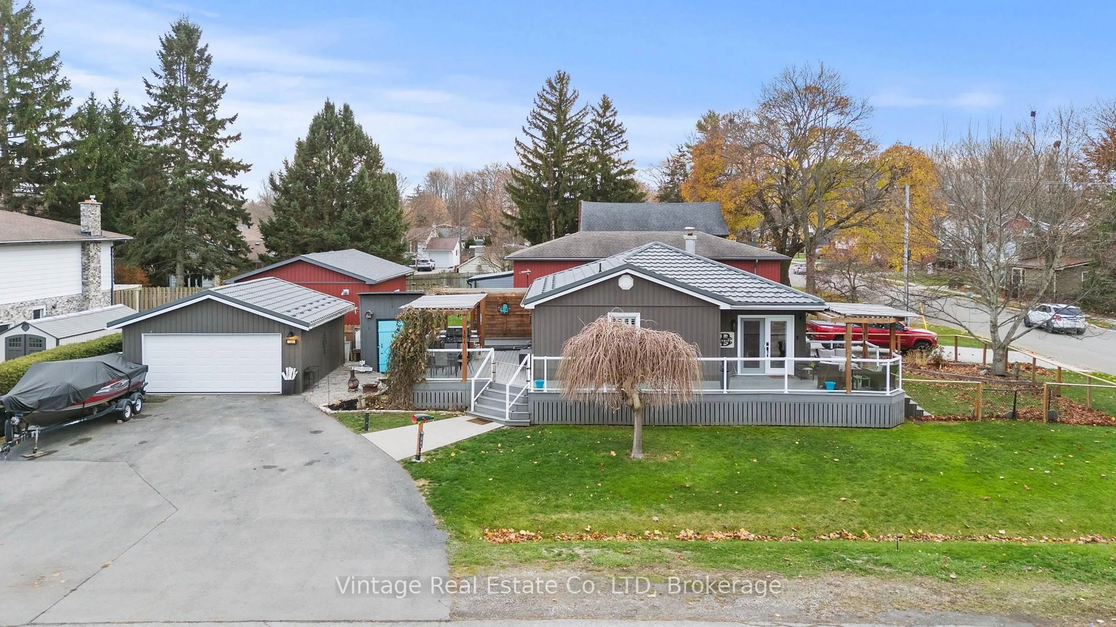 A pic from outside/outdoor area/front of a property/back of a property/a pic from drone, street for 104 Concession St, Haldimand Ontario N1A 1A1