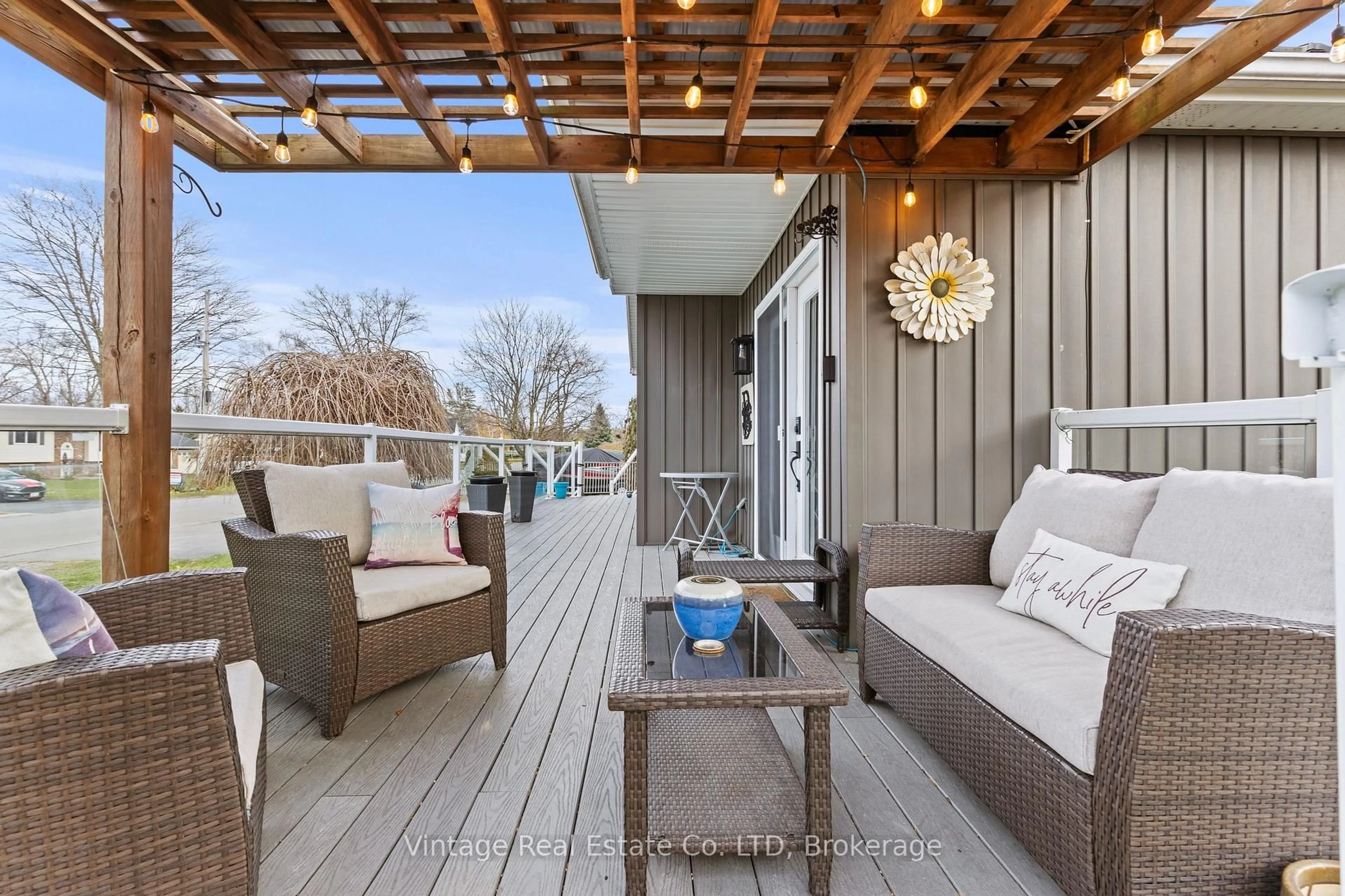 Patio, water/lake/river/ocean view for 104 Concession St, Haldimand Ontario N1A 1A1