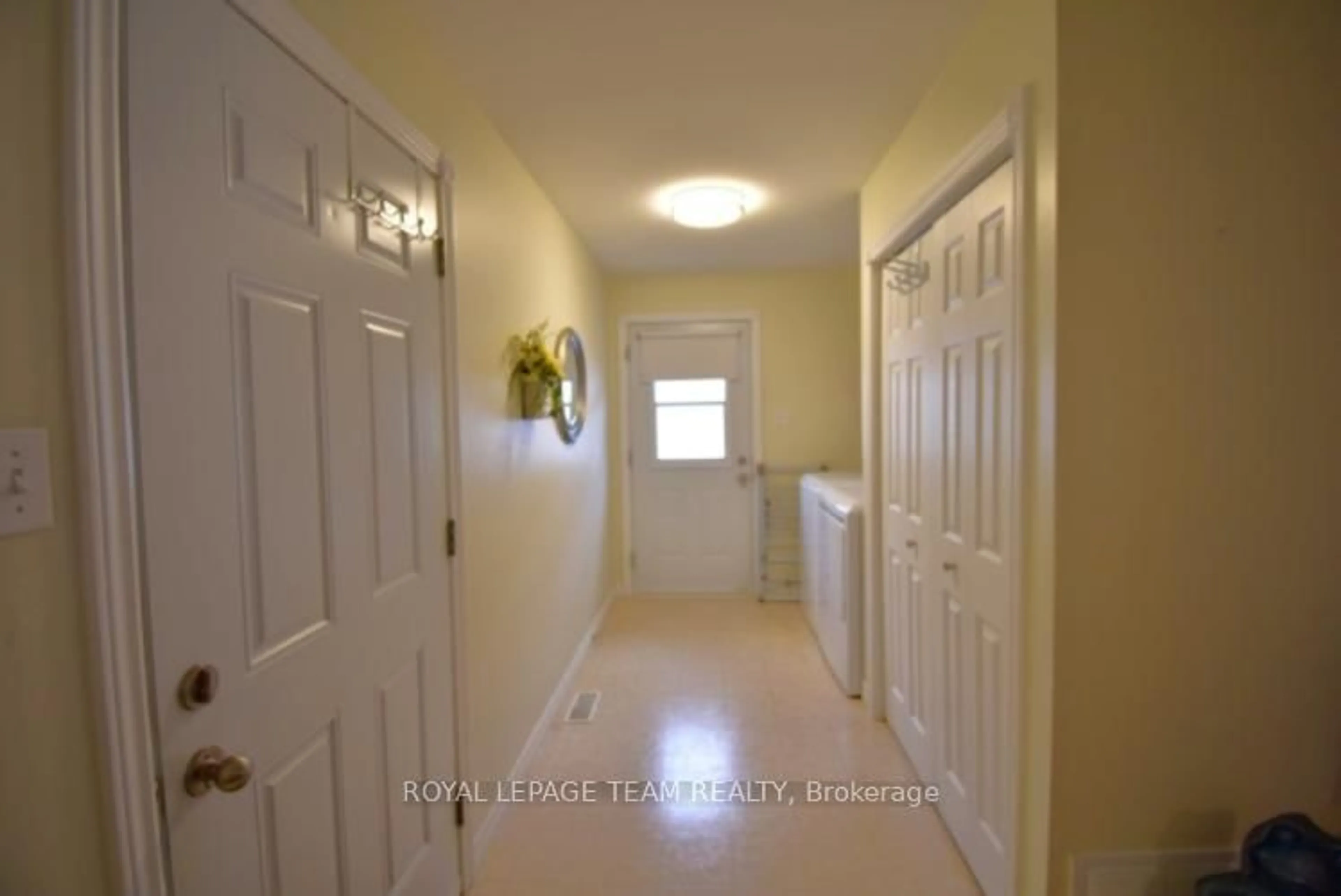 Indoor entryway for 5516 Meadowbrook Dr, South Dundas Ontario K0E 1K0