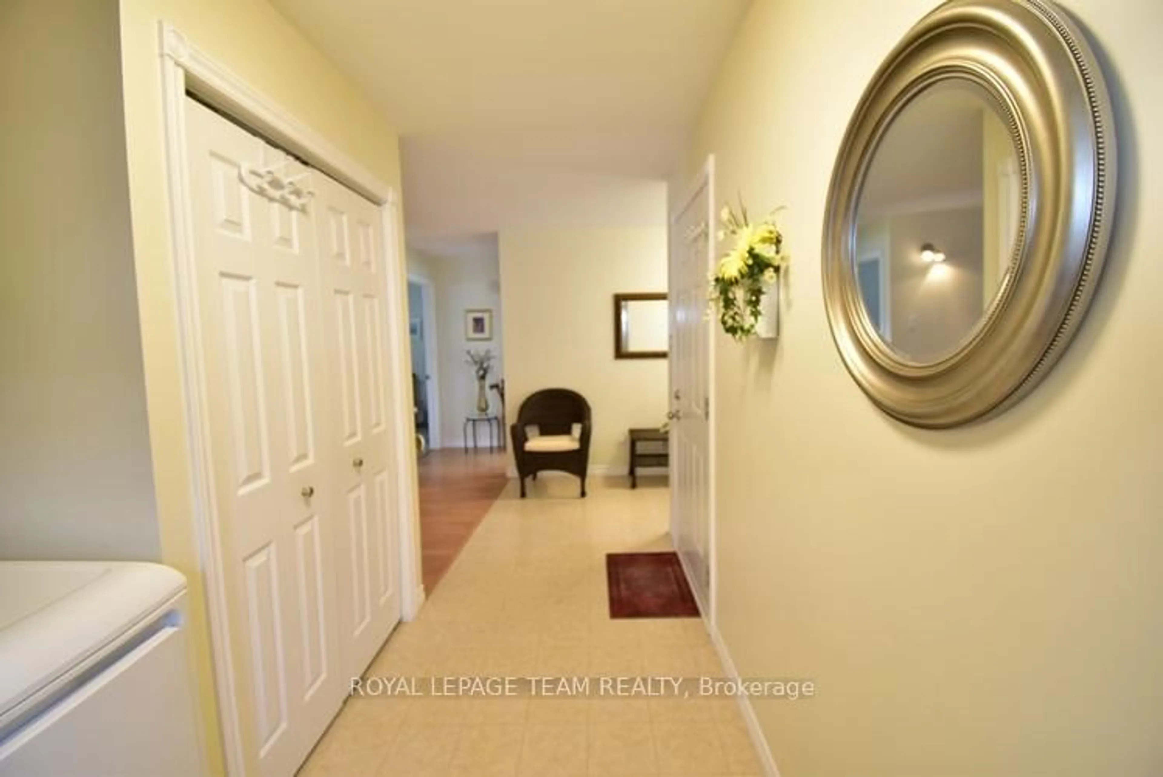 Indoor entryway for 5516 Meadowbrook Dr, South Dundas Ontario K0E 1K0