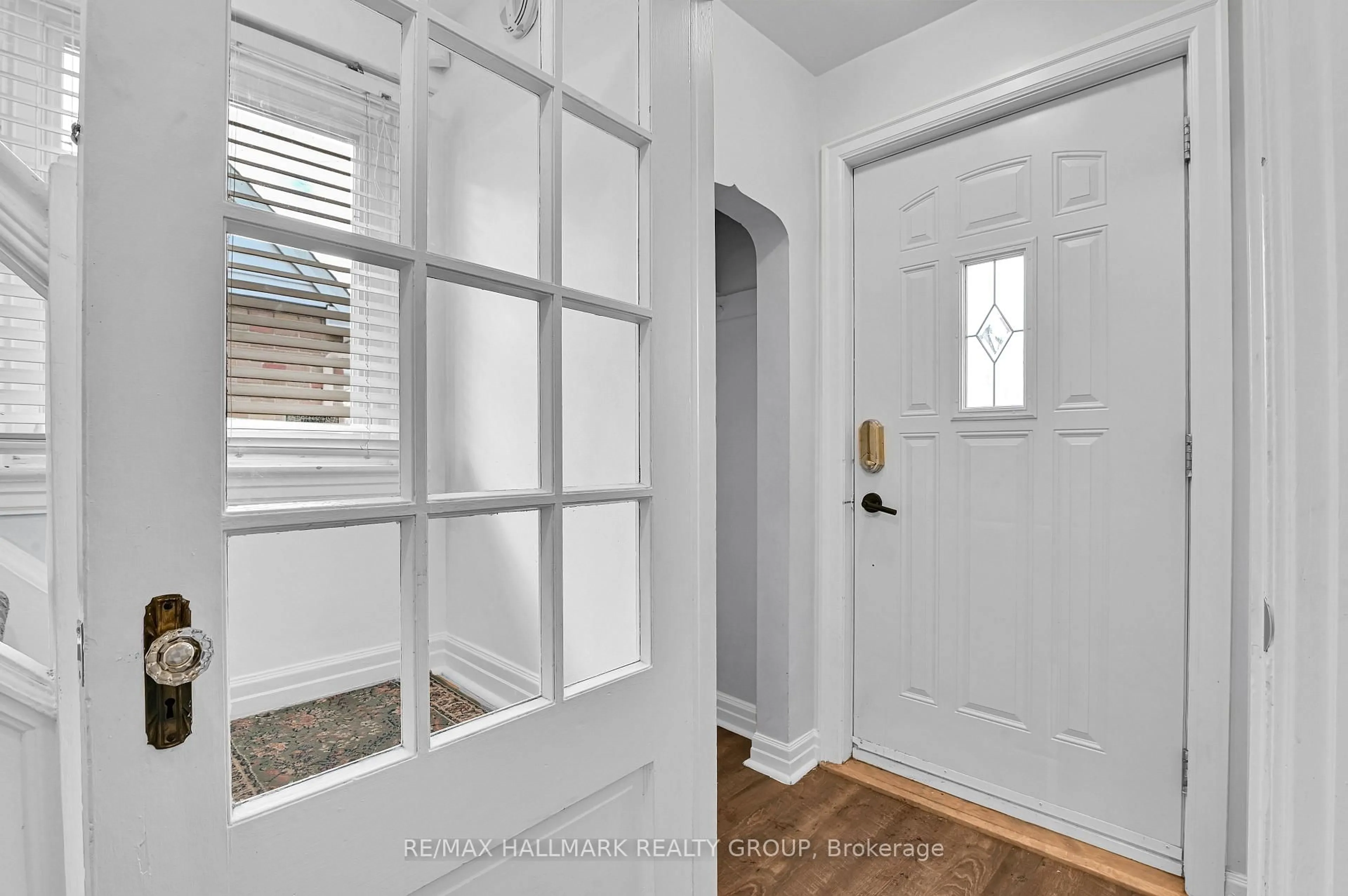 Indoor entryway for 6 Centennial Blvd, Ottawa Ontario K1S 0M7