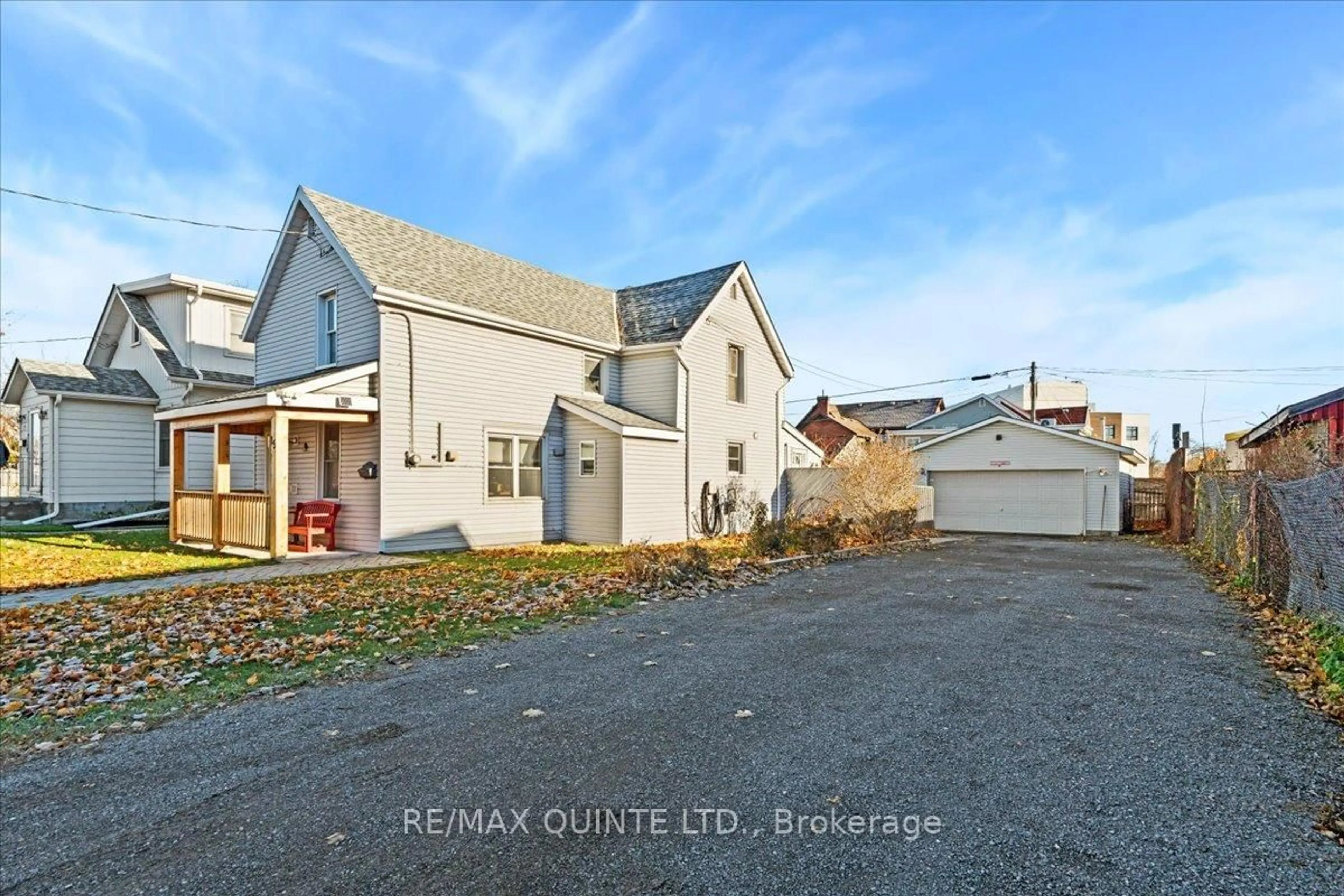 A pic from outside/outdoor area/front of a property/back of a property/a pic from drone, street for 15 Gordon St, Belleville Ontario K8P 3E4