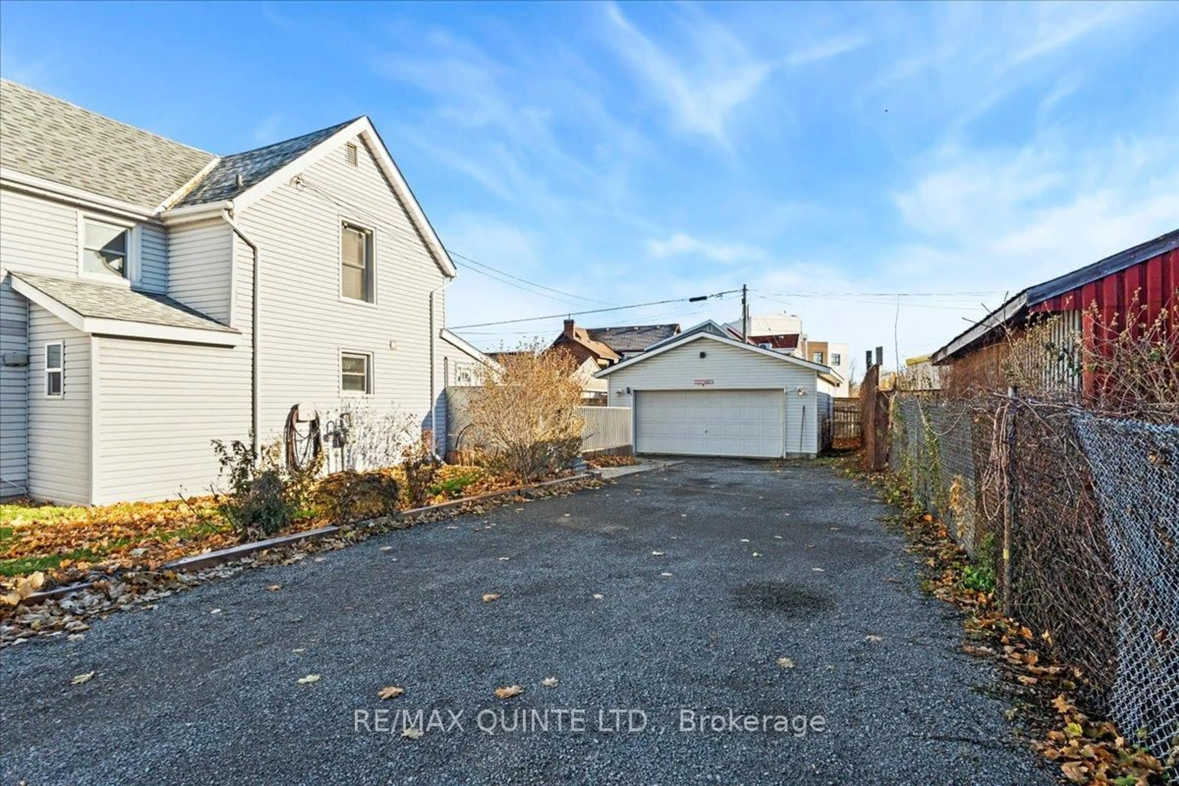 A pic from outside/outdoor area/front of a property/back of a property/a pic from drone, street for 15 Gordon St, Belleville Ontario K8P 3E4