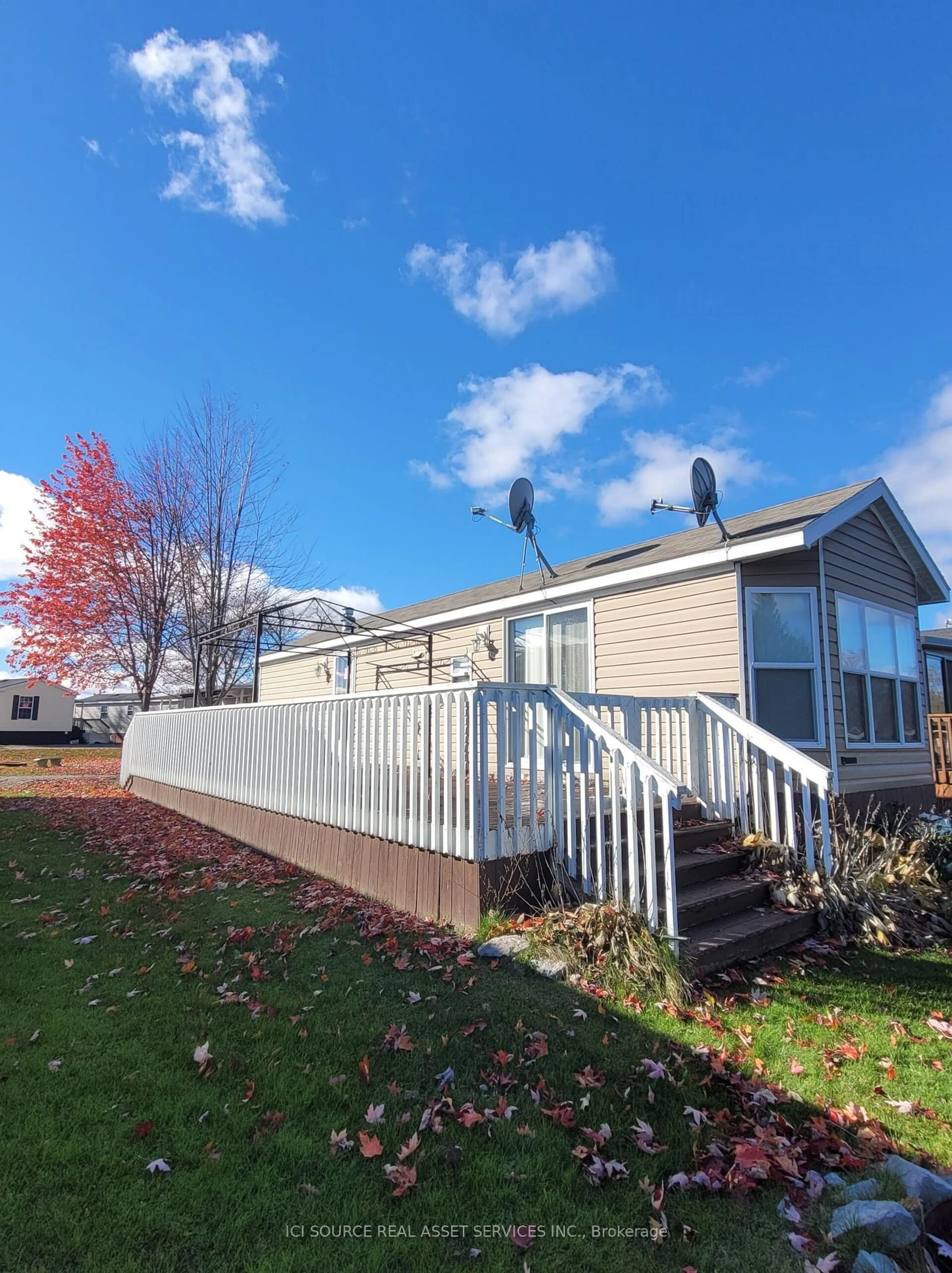 Home with vinyl exterior material, water/lake/river/ocean view for 171 Woodland Estates Rd #CPC007, Trent Hills Ontario K0L 1L0