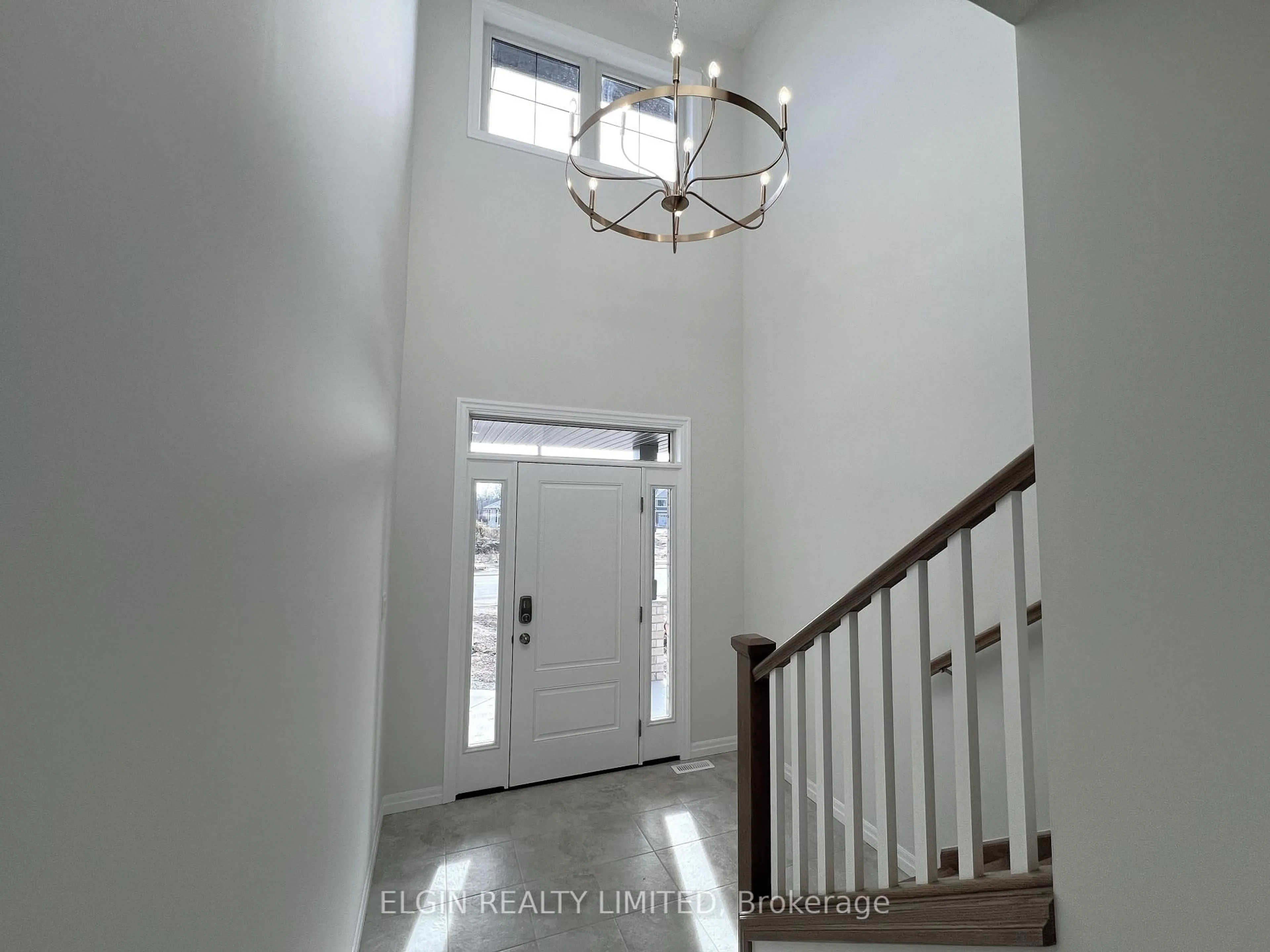 Indoor foyer for 42203 McBain Line, Central Elgin Ontario N5P 0E4