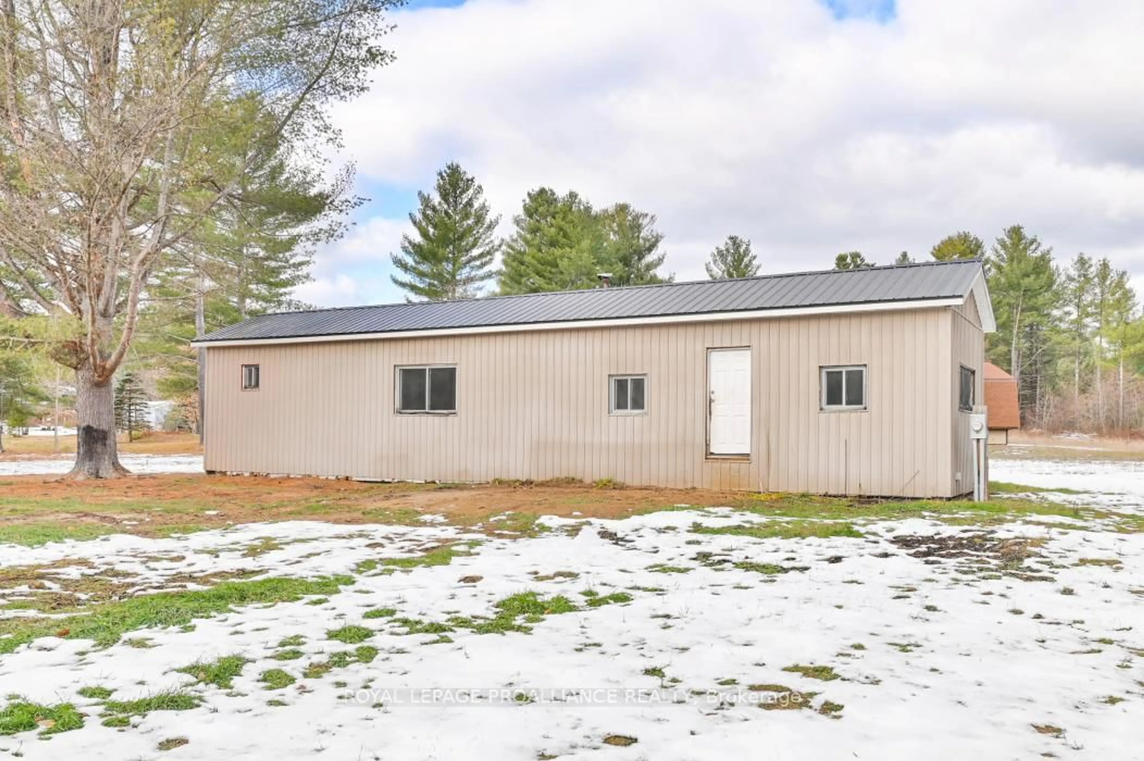 Shed for 139 Glastonbury Rd, Addington Highlands Ontario K0H 2G0