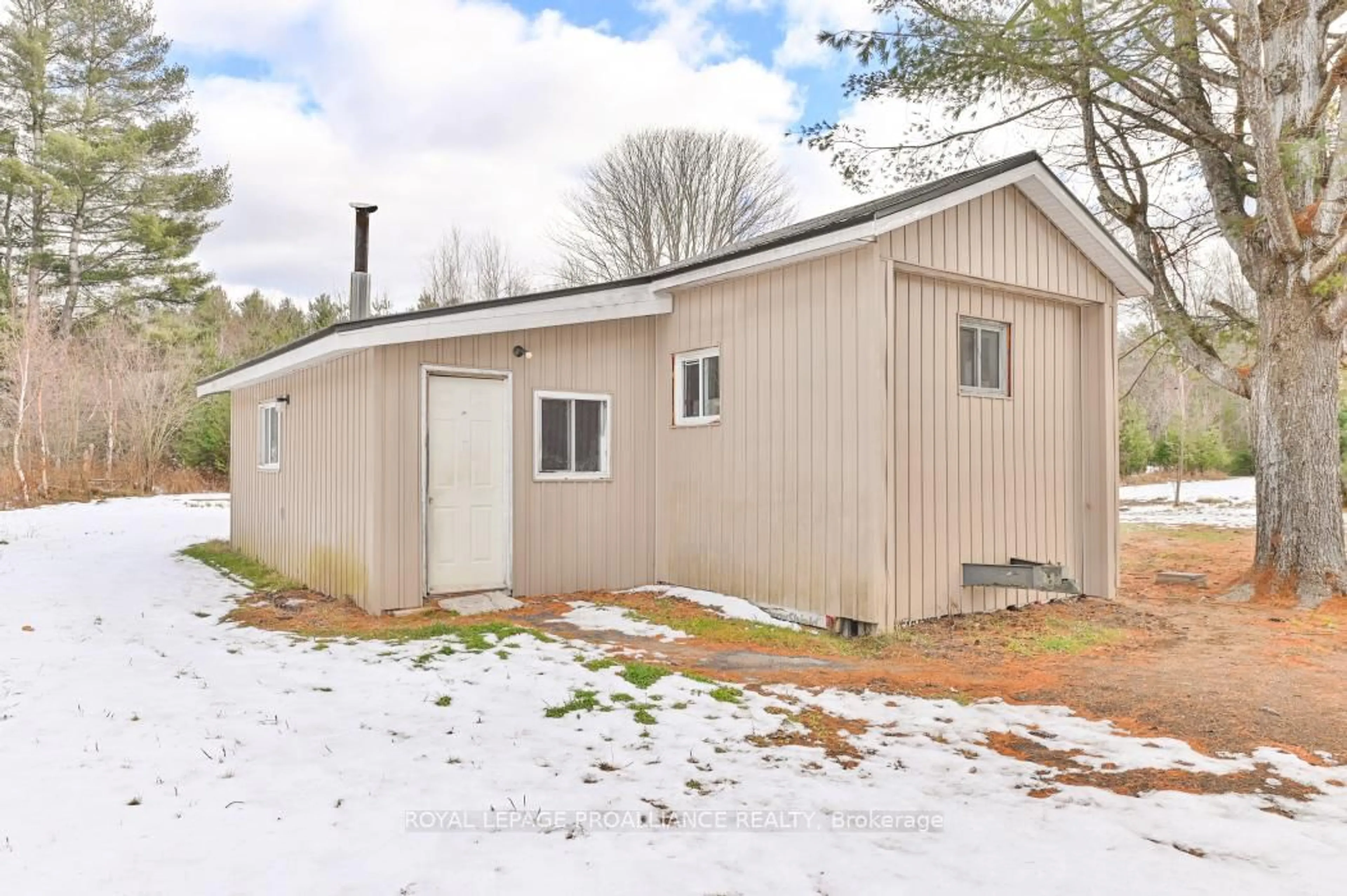 Shed for 139 Glastonbury Rd, Addington Highlands Ontario K0H 2G0