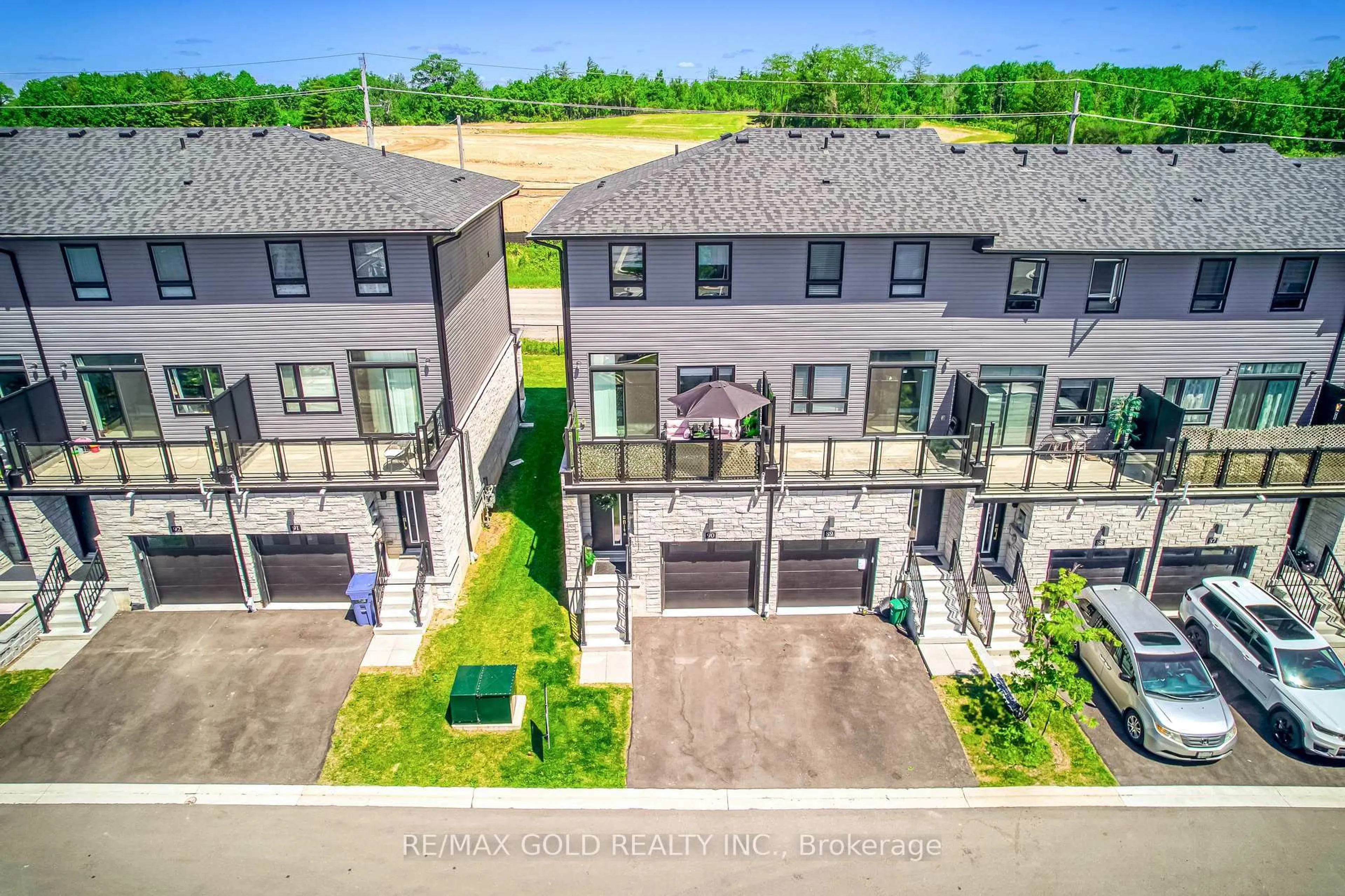 A pic from outside/outdoor area/front of a property/back of a property/a pic from drone, street for 51 Sparrow Ave #90, Cambridge Ontario N1T 0E5