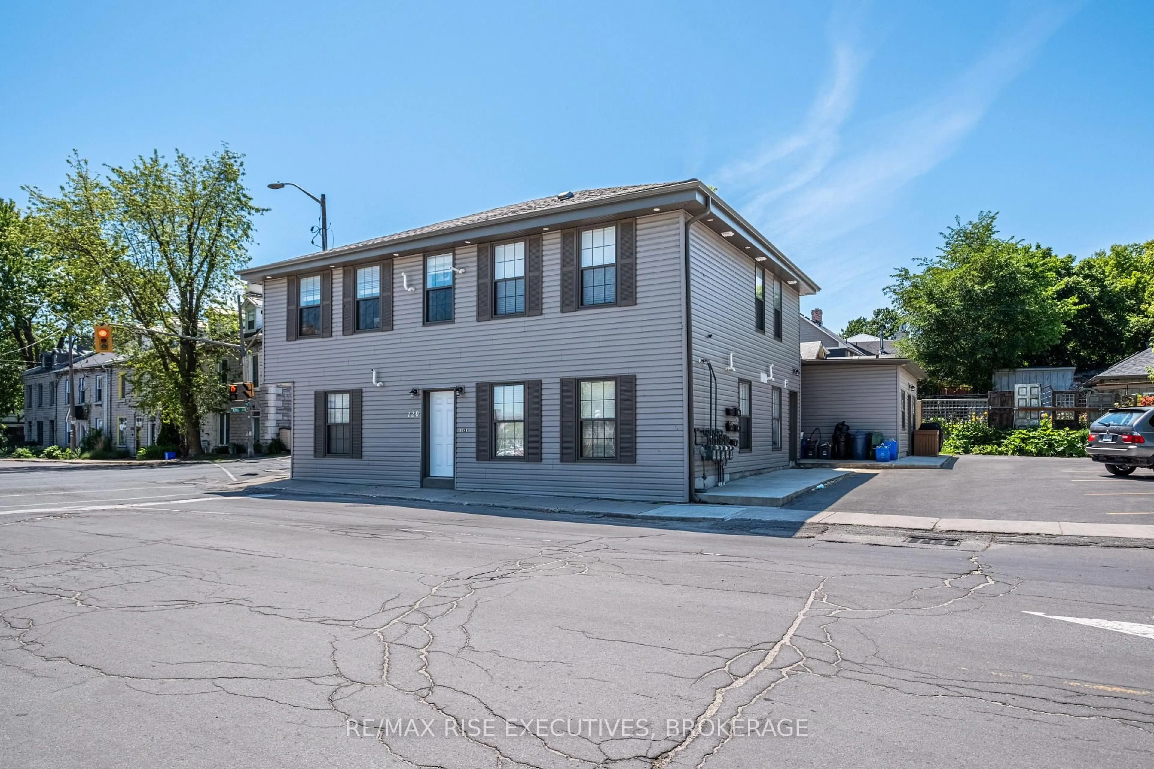 A pic from outside/outdoor area/front of a property/back of a property/a pic from drone, building for 120 Yonge St, Kingston Ontario K7M 1E0