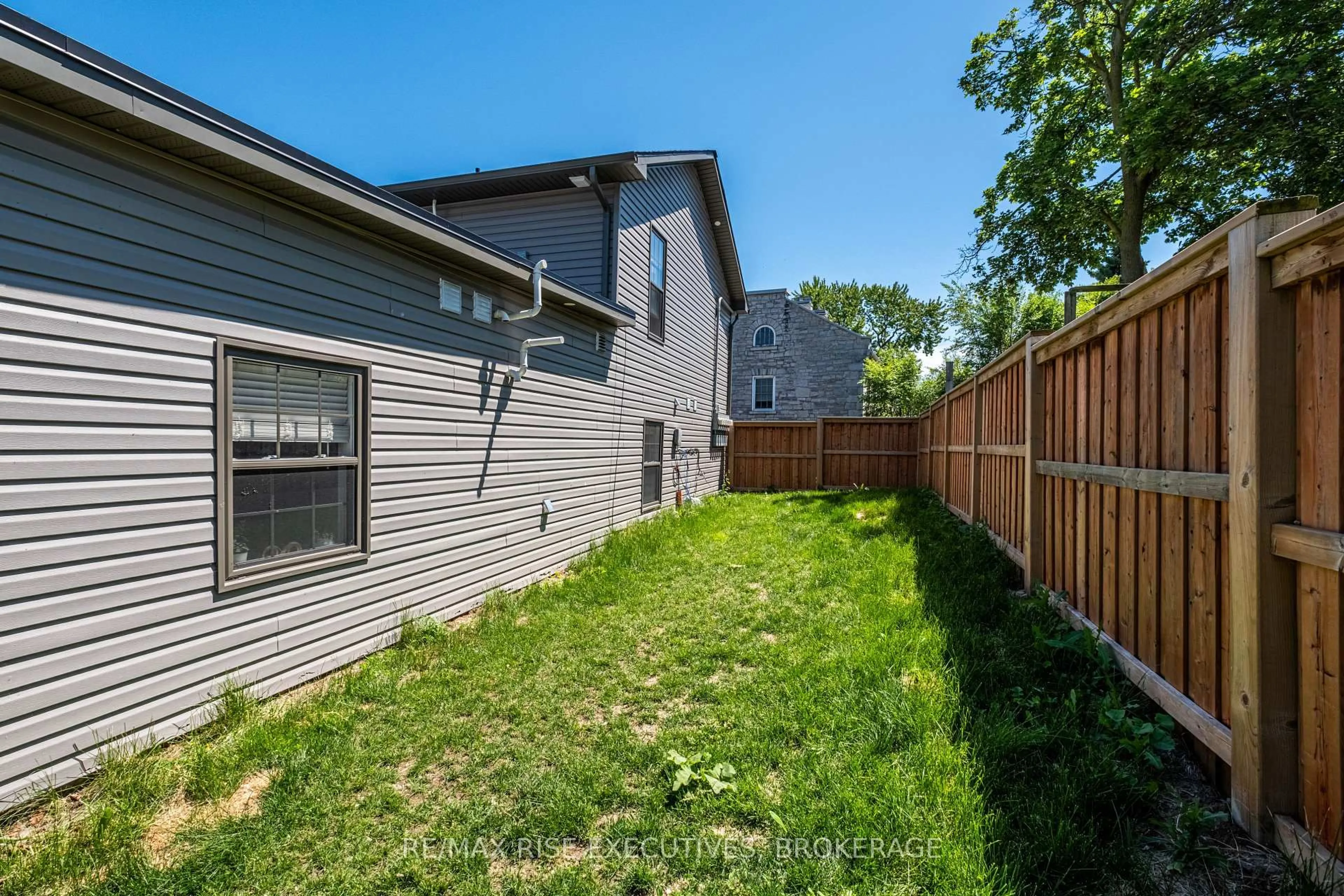 Unknown for 120 Yonge St, Kingston Ontario K7M 1E0