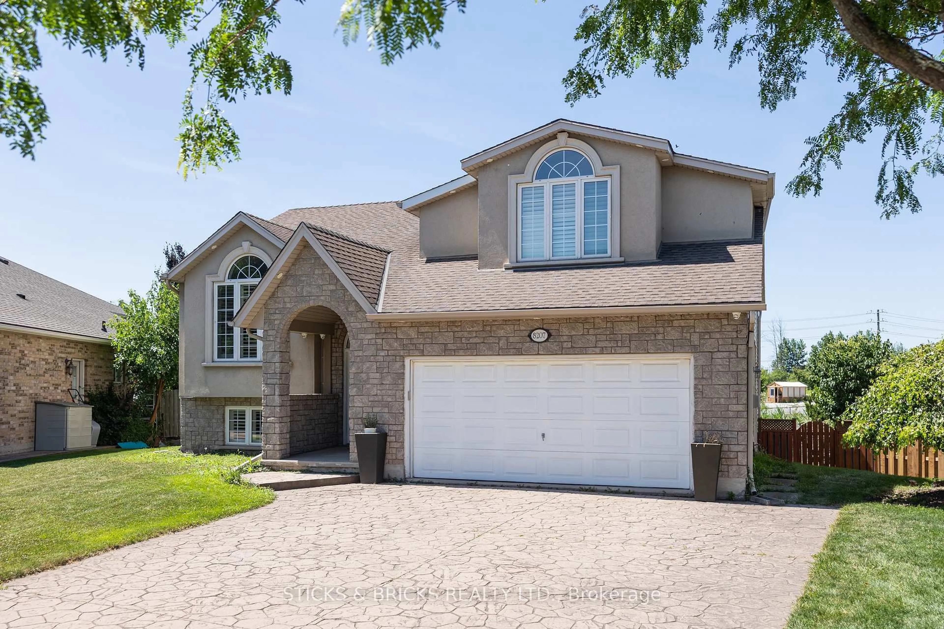 Home with brick exterior material, street for 8207 Beaver Glen Dr, Niagara Falls Ontario L2H 3K5