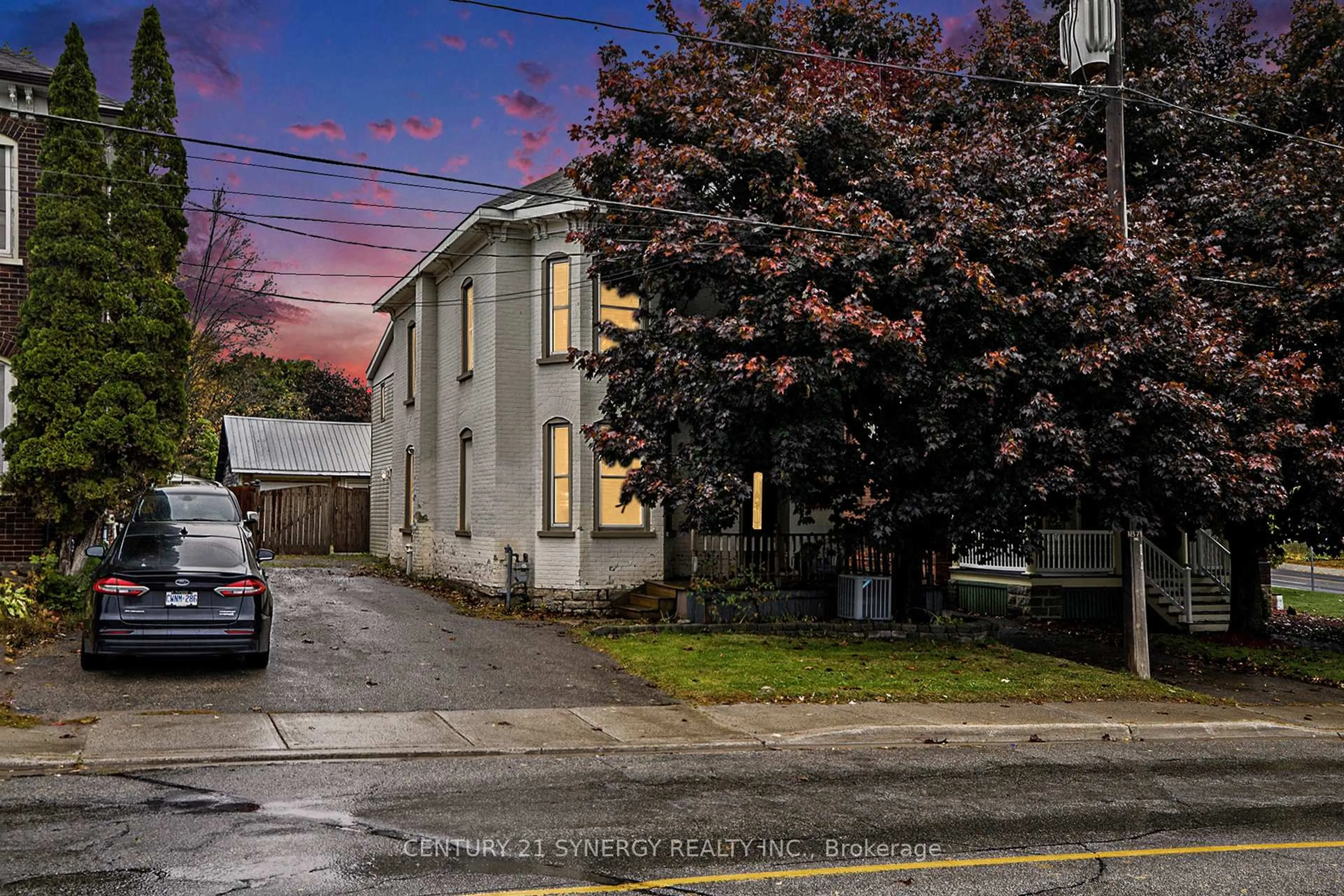 A pic from outside/outdoor area/front of a property/back of a property/a pic from drone, street for 17 Elmsley St, Smiths Falls Ontario K7A 3P1