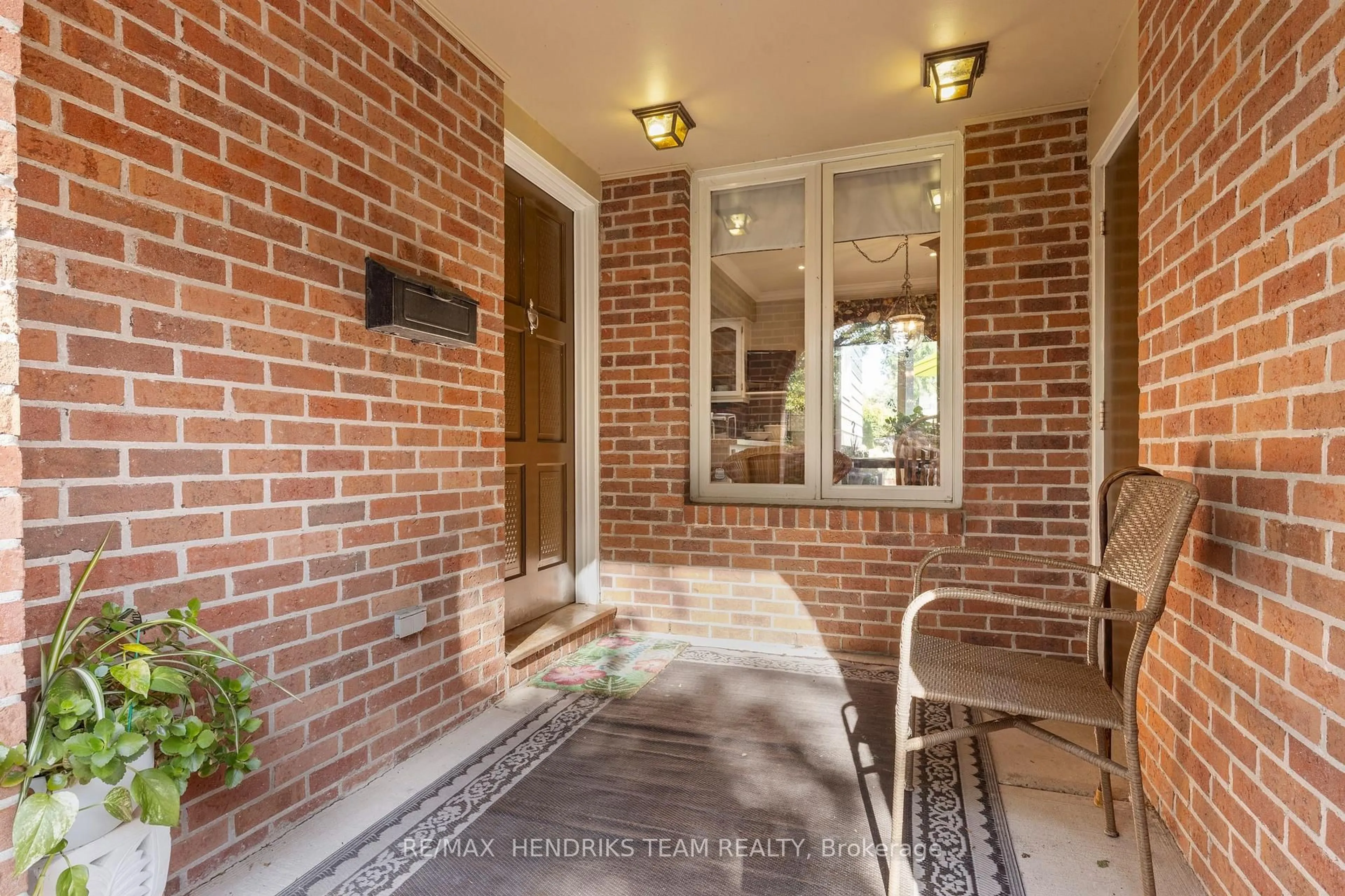 Unknown for 704 Vine St, St. Catharines Ontario L2M 7L7