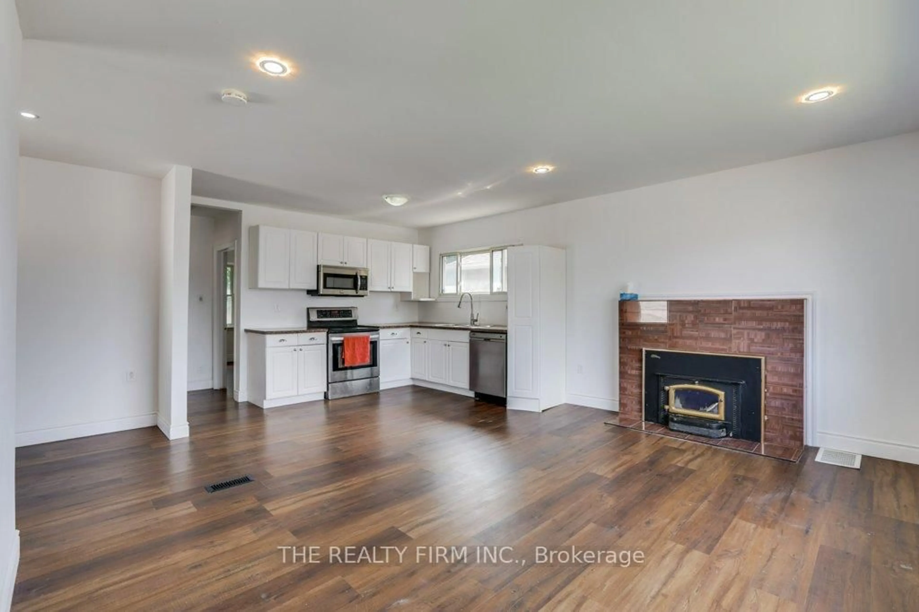 Open concept kitchen, wood/laminate floor for 520 Highbury Ave, London East Ontario N5W 4K7