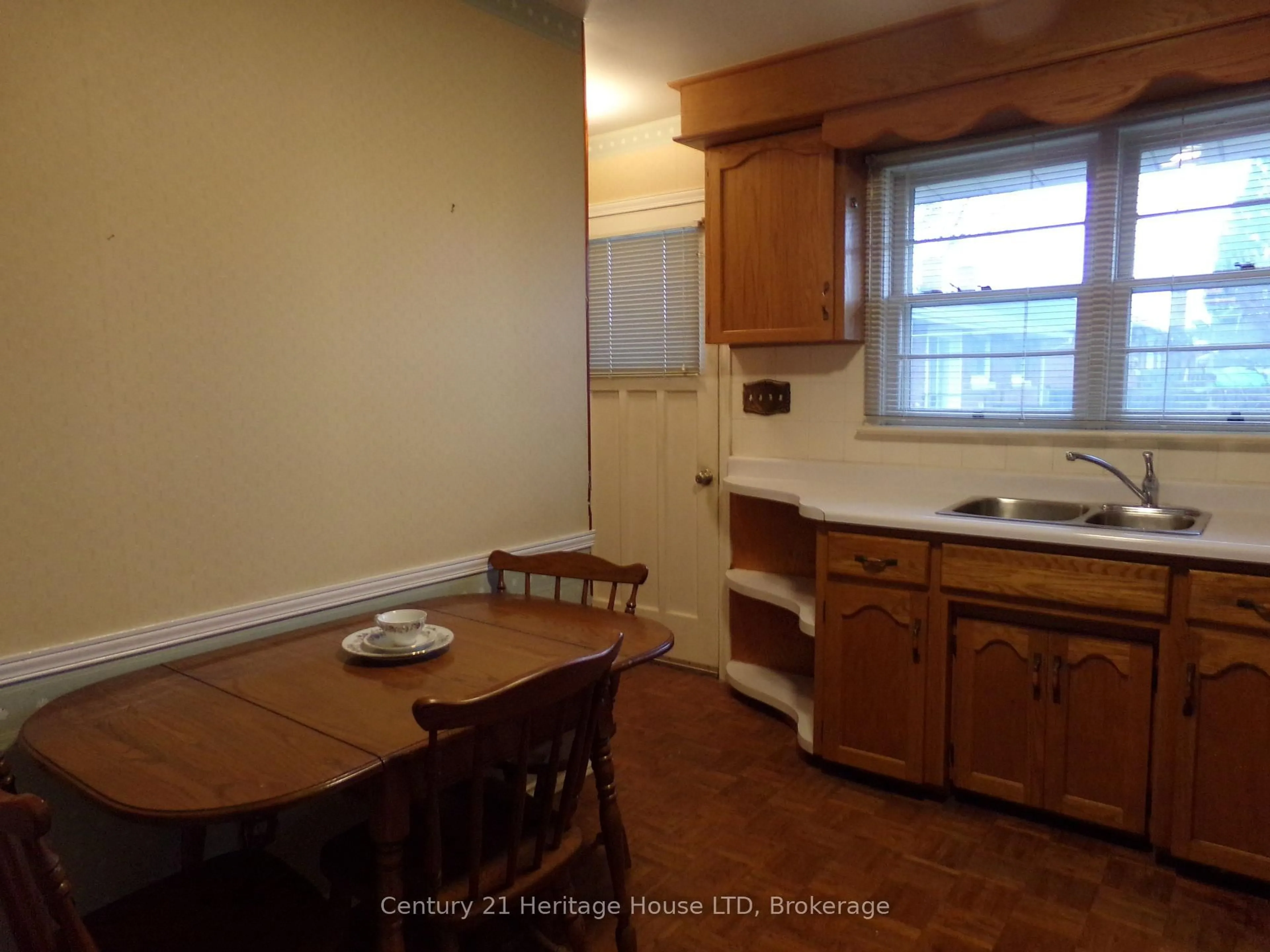 Standard kitchen, unknown for 6558 Oneil St, Niagara Falls Ontario L2J 1N1