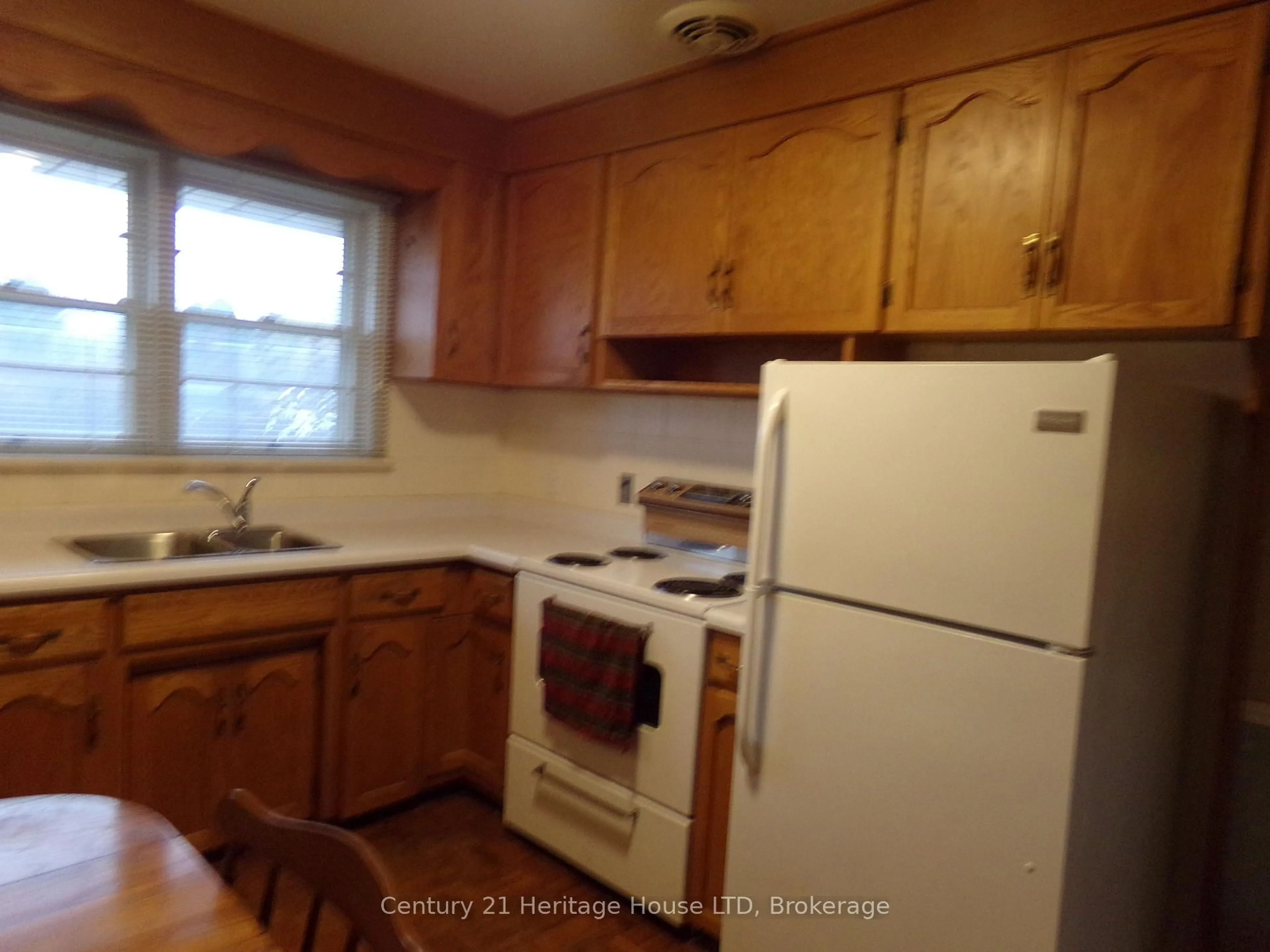 Standard kitchen, unknown for 6558 Oneil St, Niagara Falls Ontario L2J 1N1