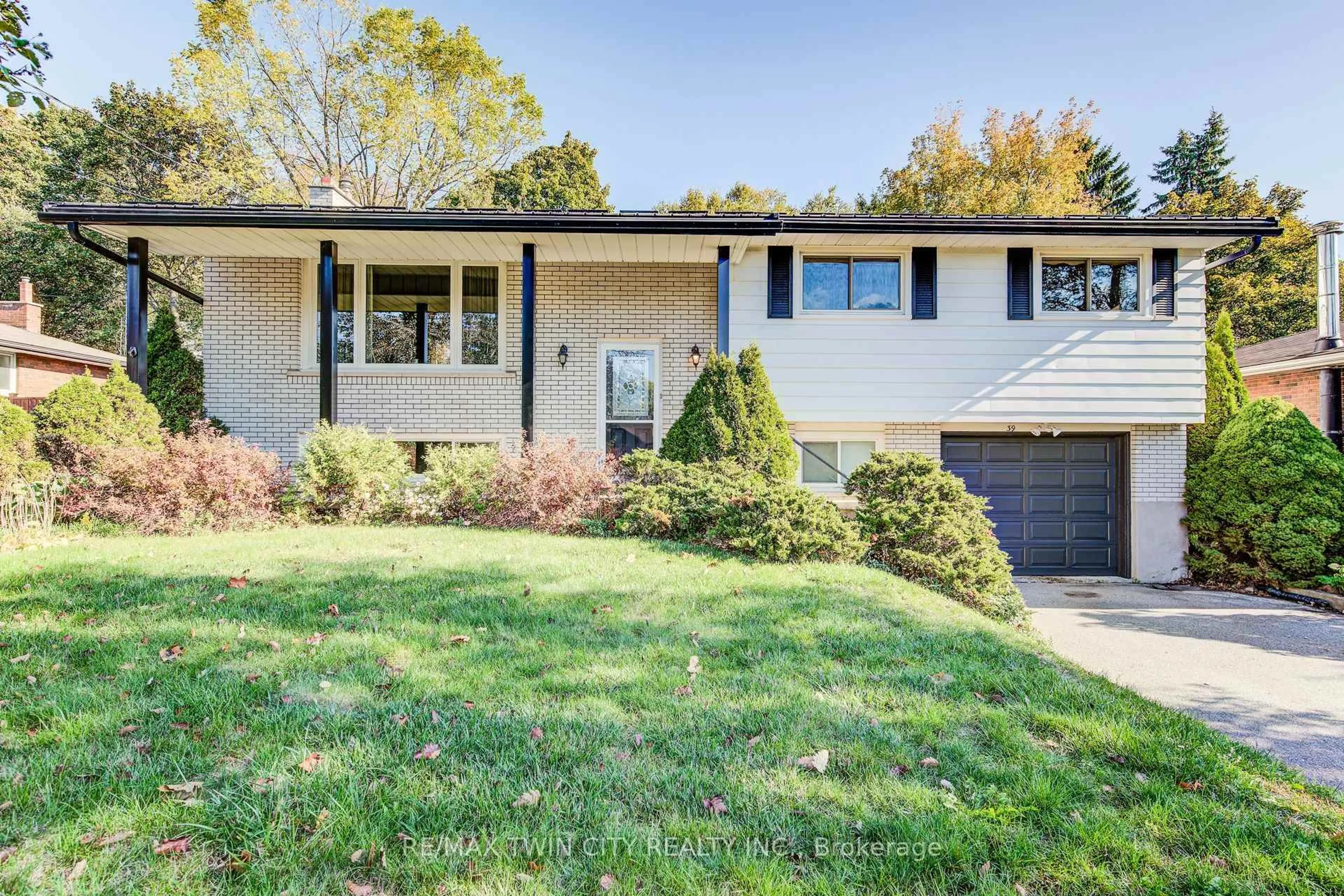 Home with vinyl exterior material, street for 39 Kenwood Cres, Guelph Ontario N1H 6E4