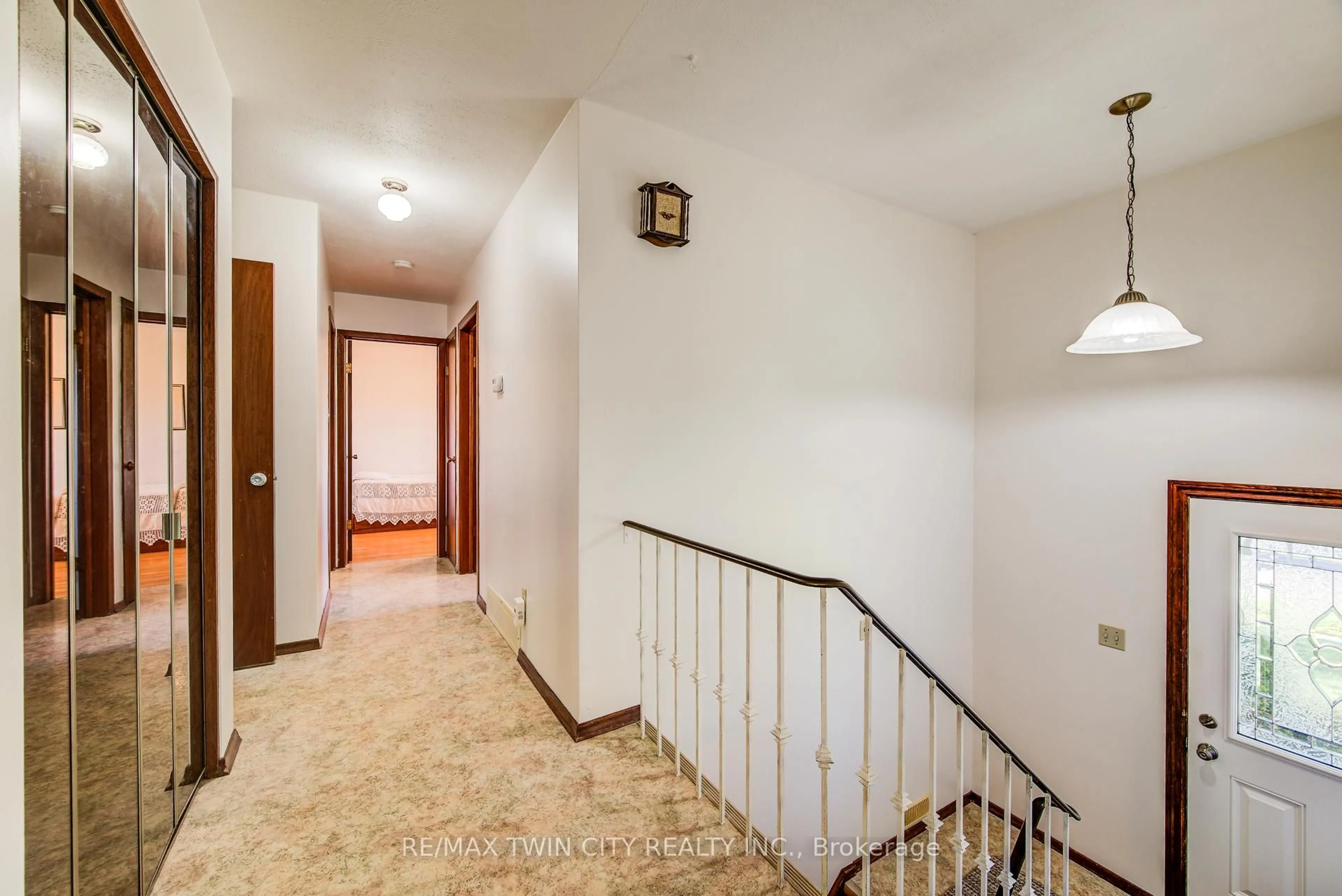 Indoor foyer for 39 Kenwood Cres, Guelph Ontario N1H 6E4