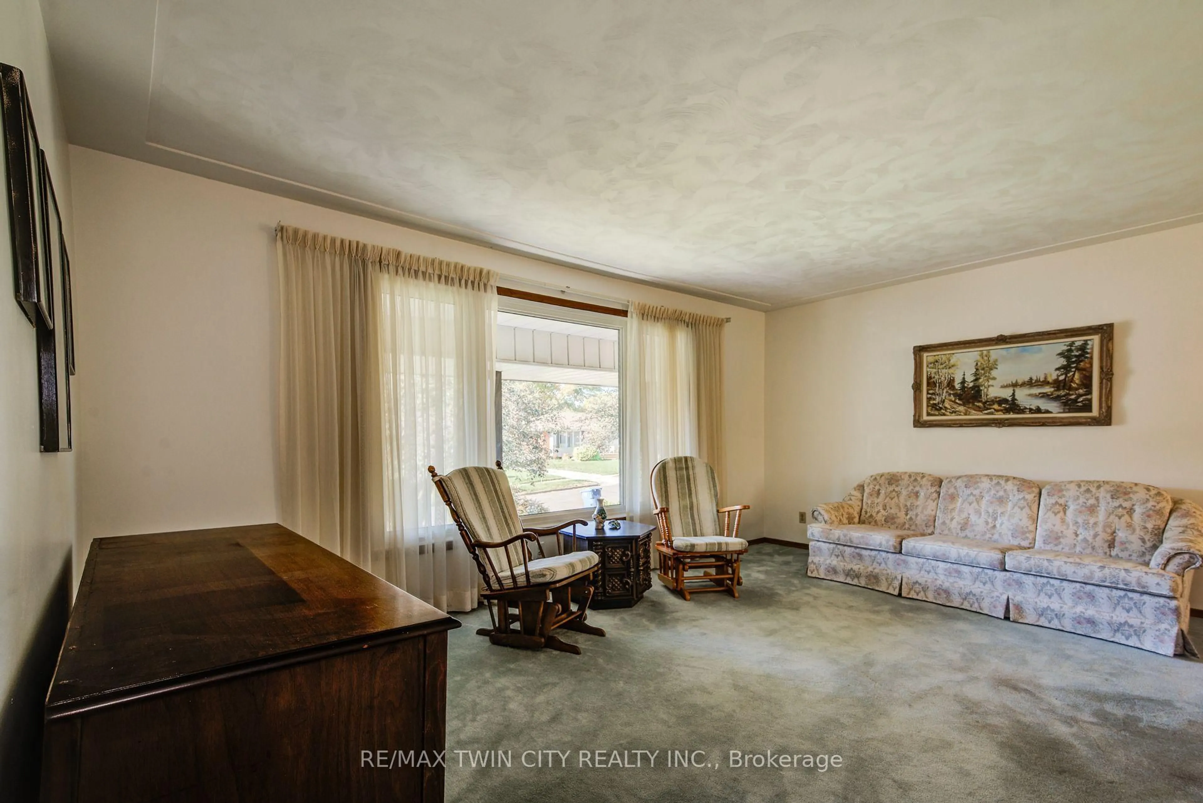 Unknown for 39 Kenwood Cres, Guelph Ontario N1H 6E4