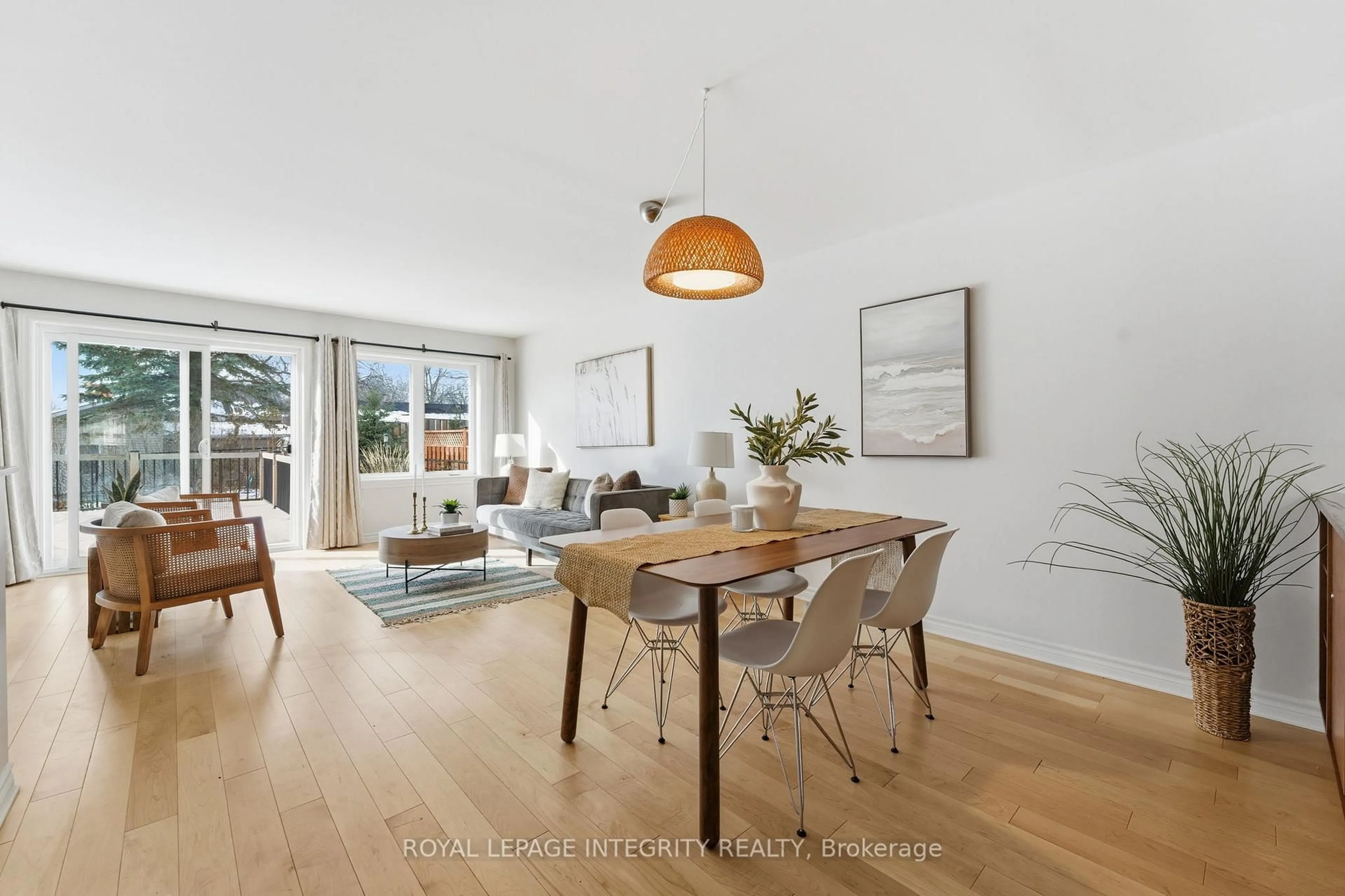 Living room with furniture, wood/laminate floor for 313 Napier Crt, Almonte Ontario K0A 1A0