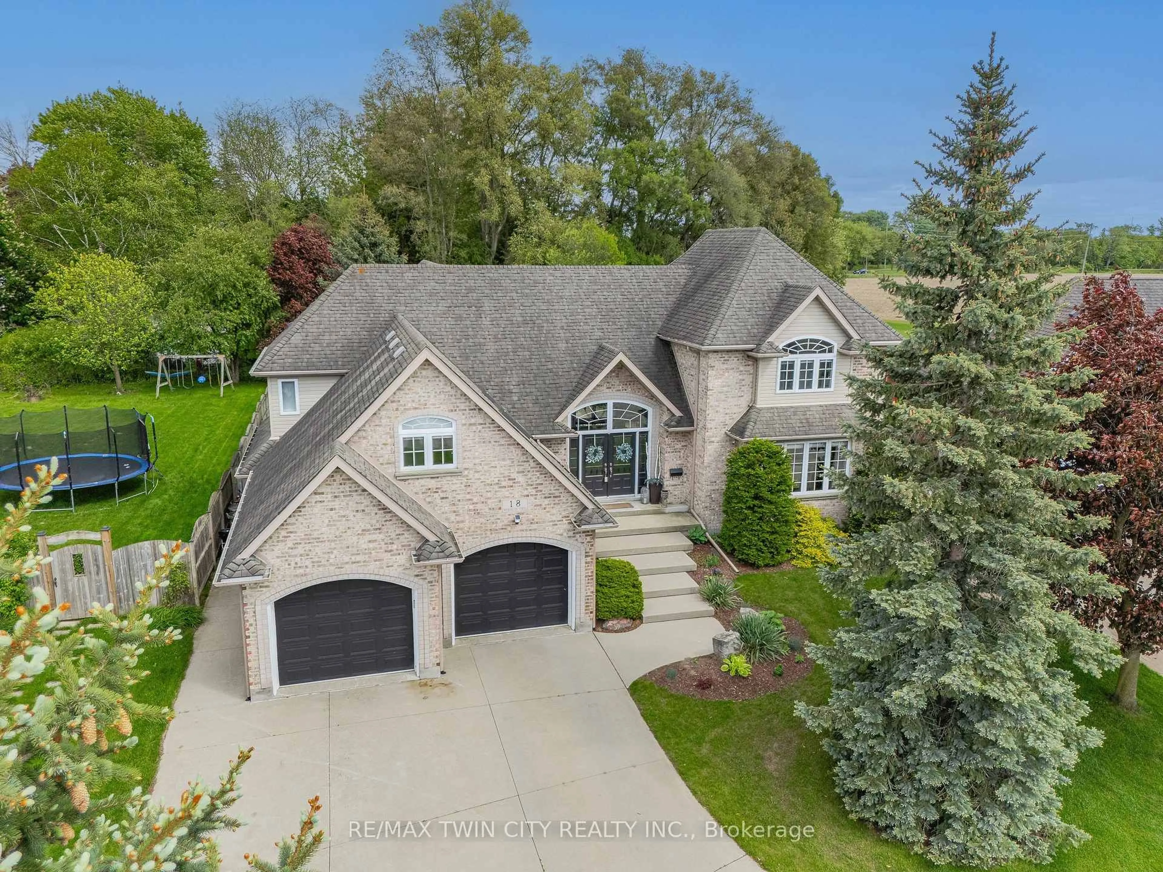 A pic from outside/outdoor area/front of a property/back of a property/a pic from drone, street for 18 Weberlyn Cres, Woolwich Ontario N0B 1N0