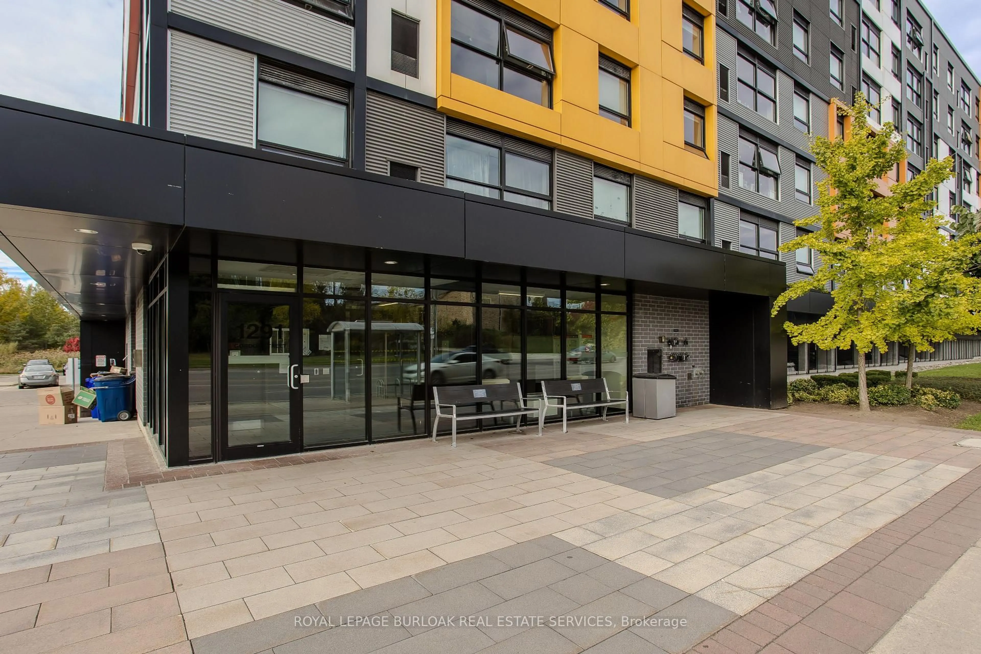 Patio, building for 1291 Gordon St #526, Guelph Ontario N1L 0M5